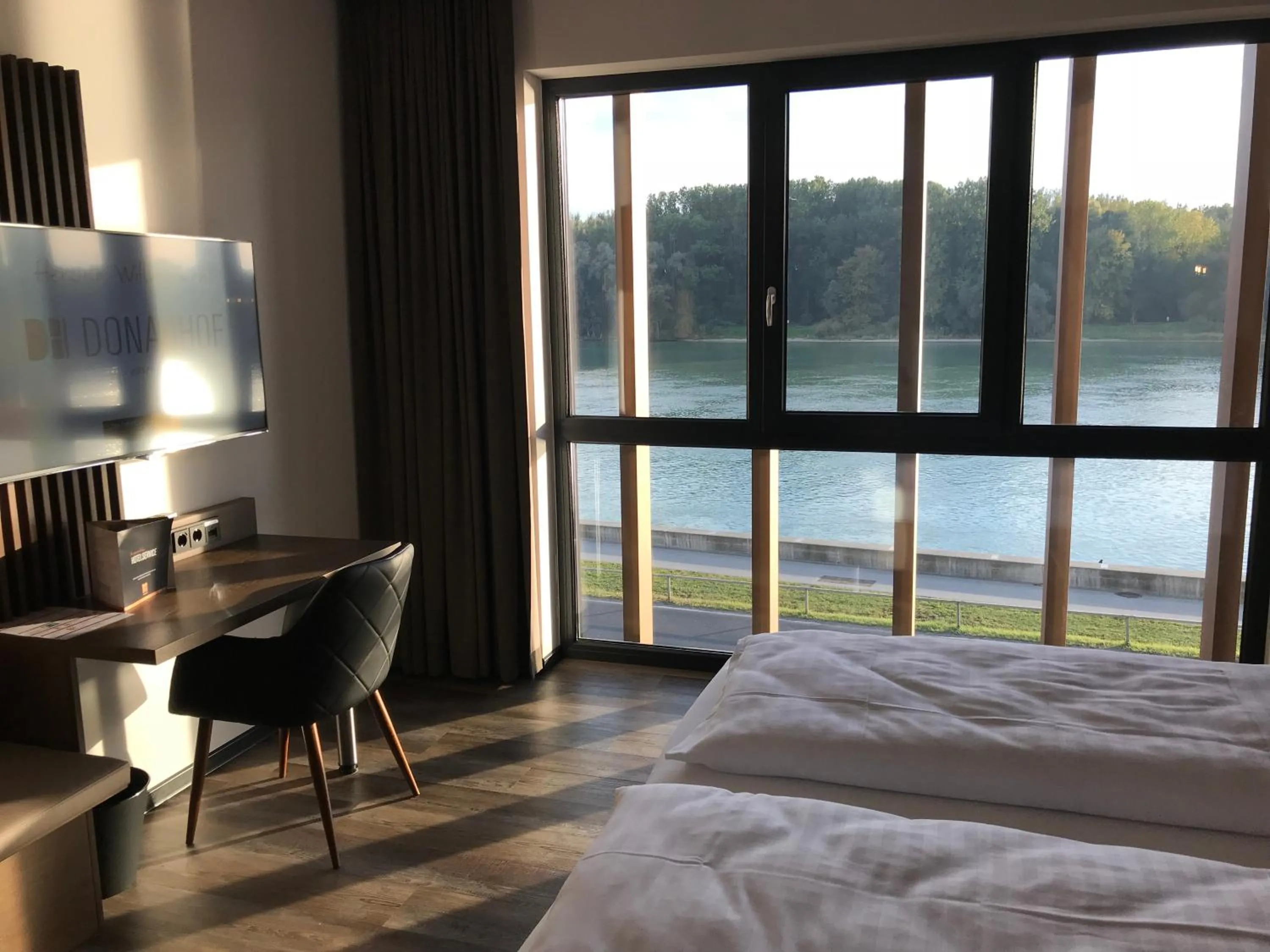 River view, Bed in Hotel Donauhof Mauthausen