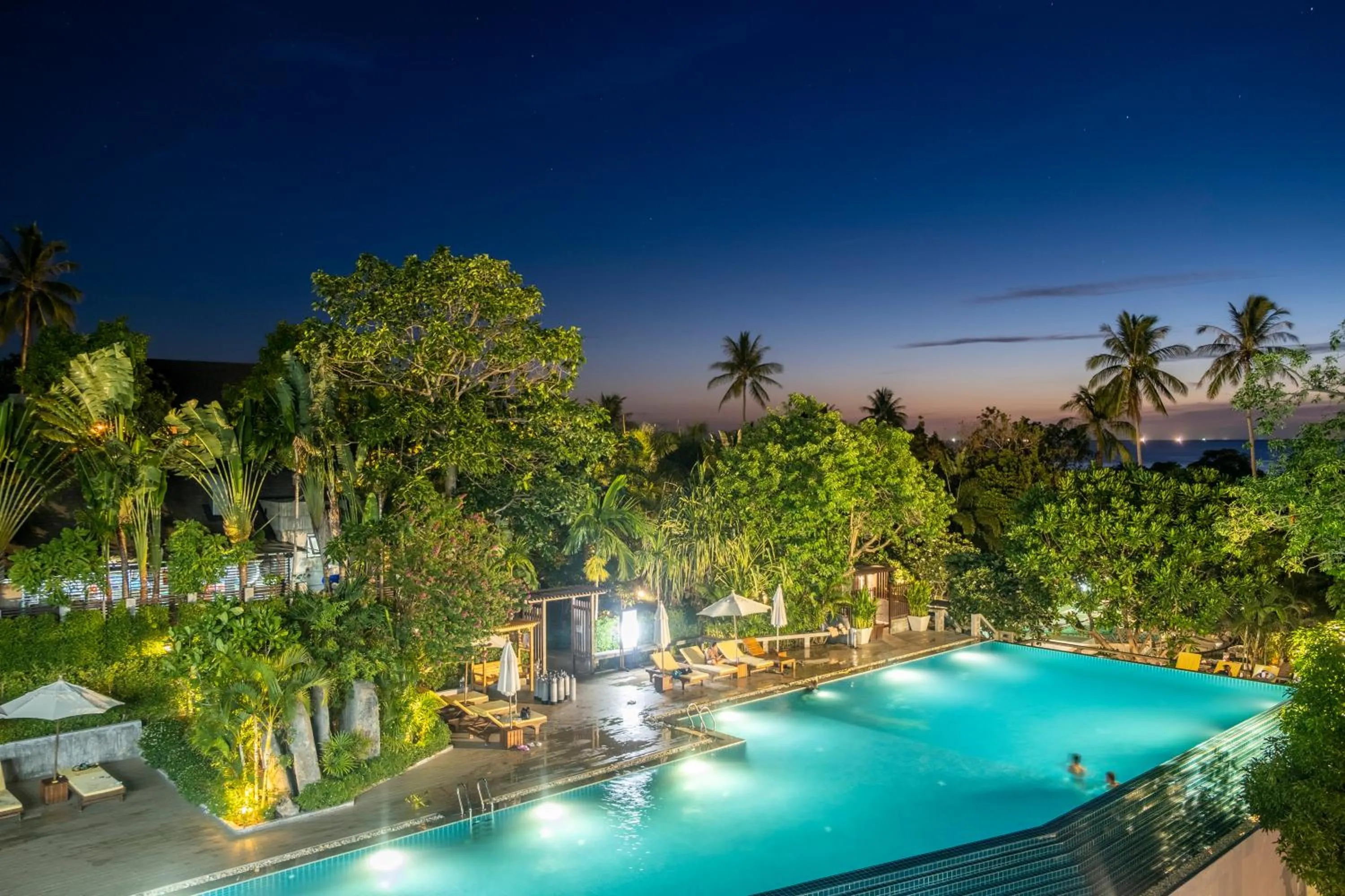 Swimming pool in Ban's Diving Resort