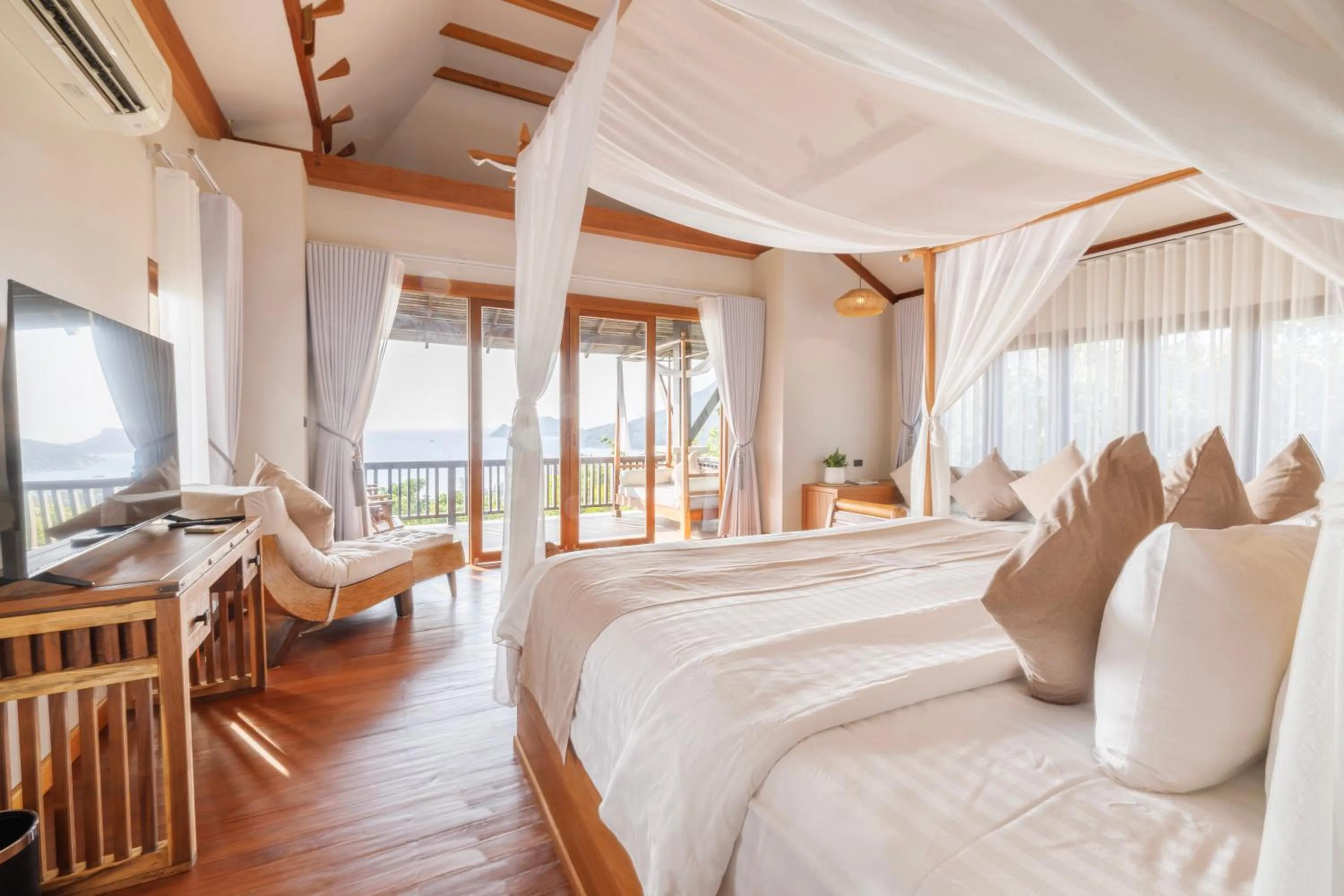 Bedroom, Bed in Ban's Diving Resort