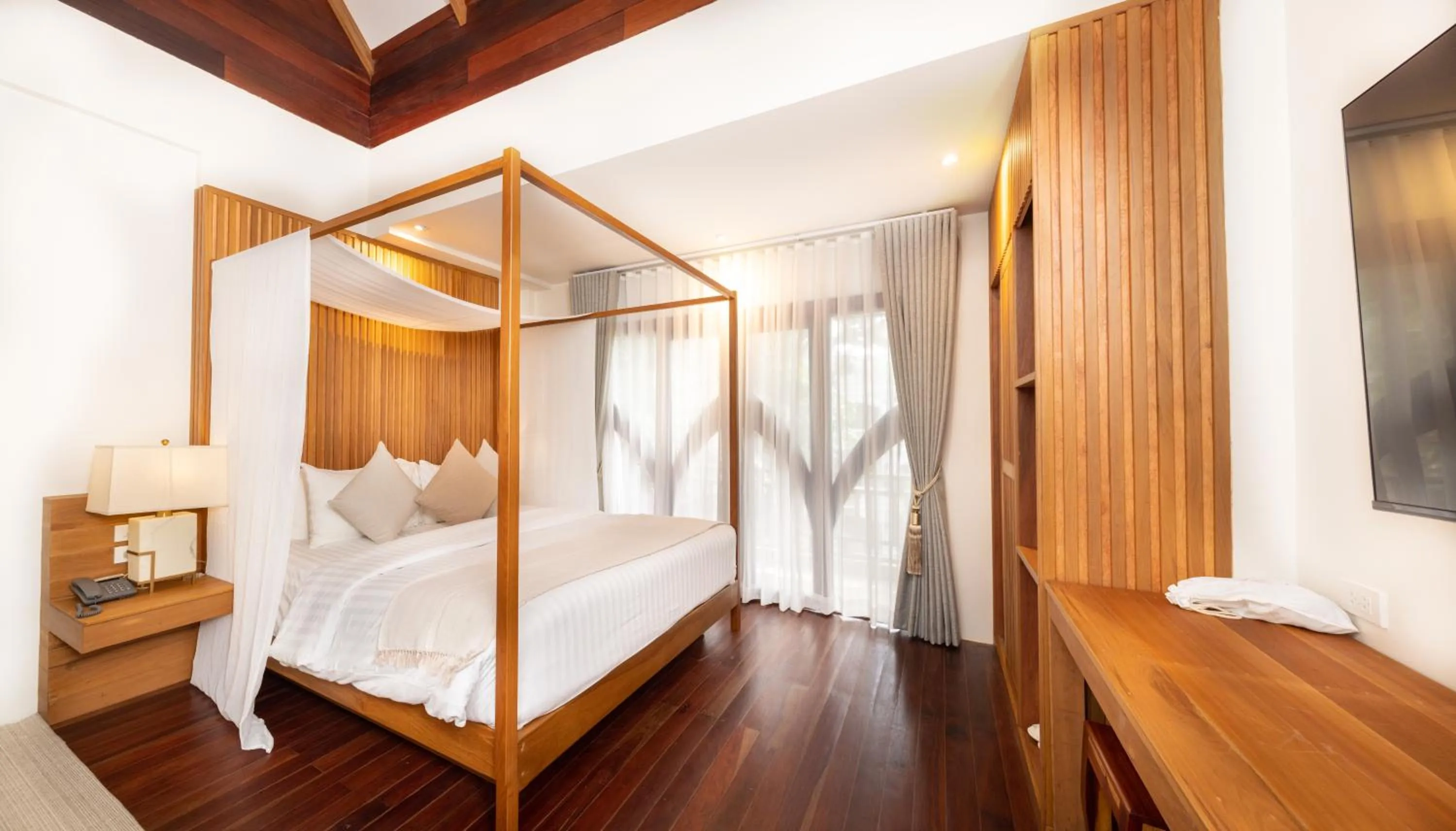 Bed in Ban's Diving Resort