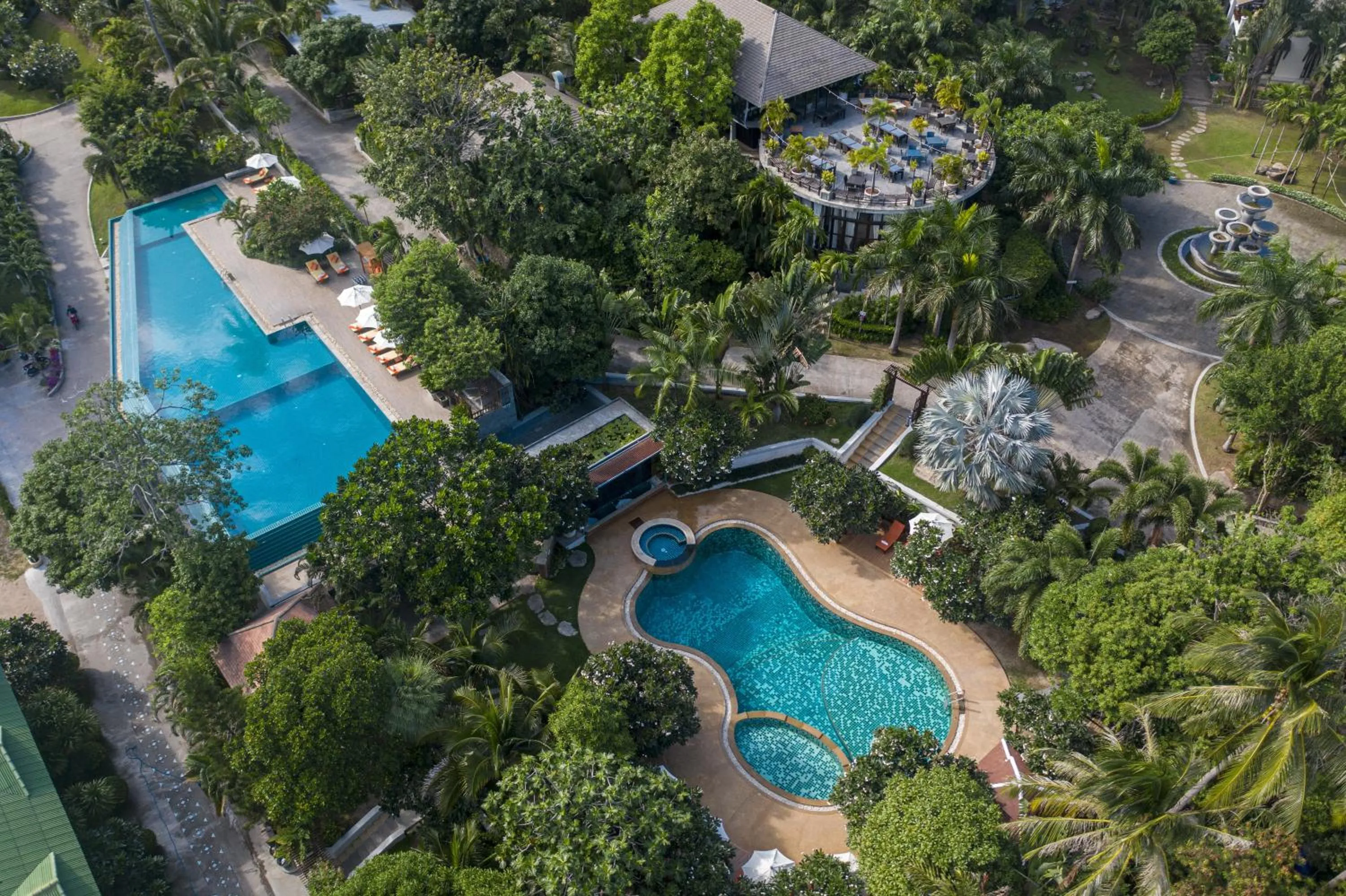Swimming pool in Ban's Diving Resort