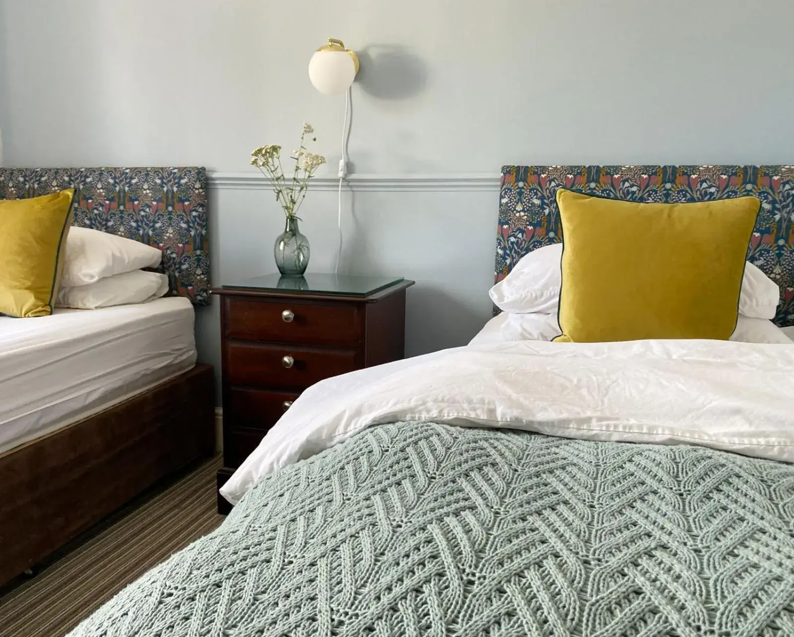 Twin Room en suite in The Emsworth Hotel Twin Room en suite in The Emsworth Hotel