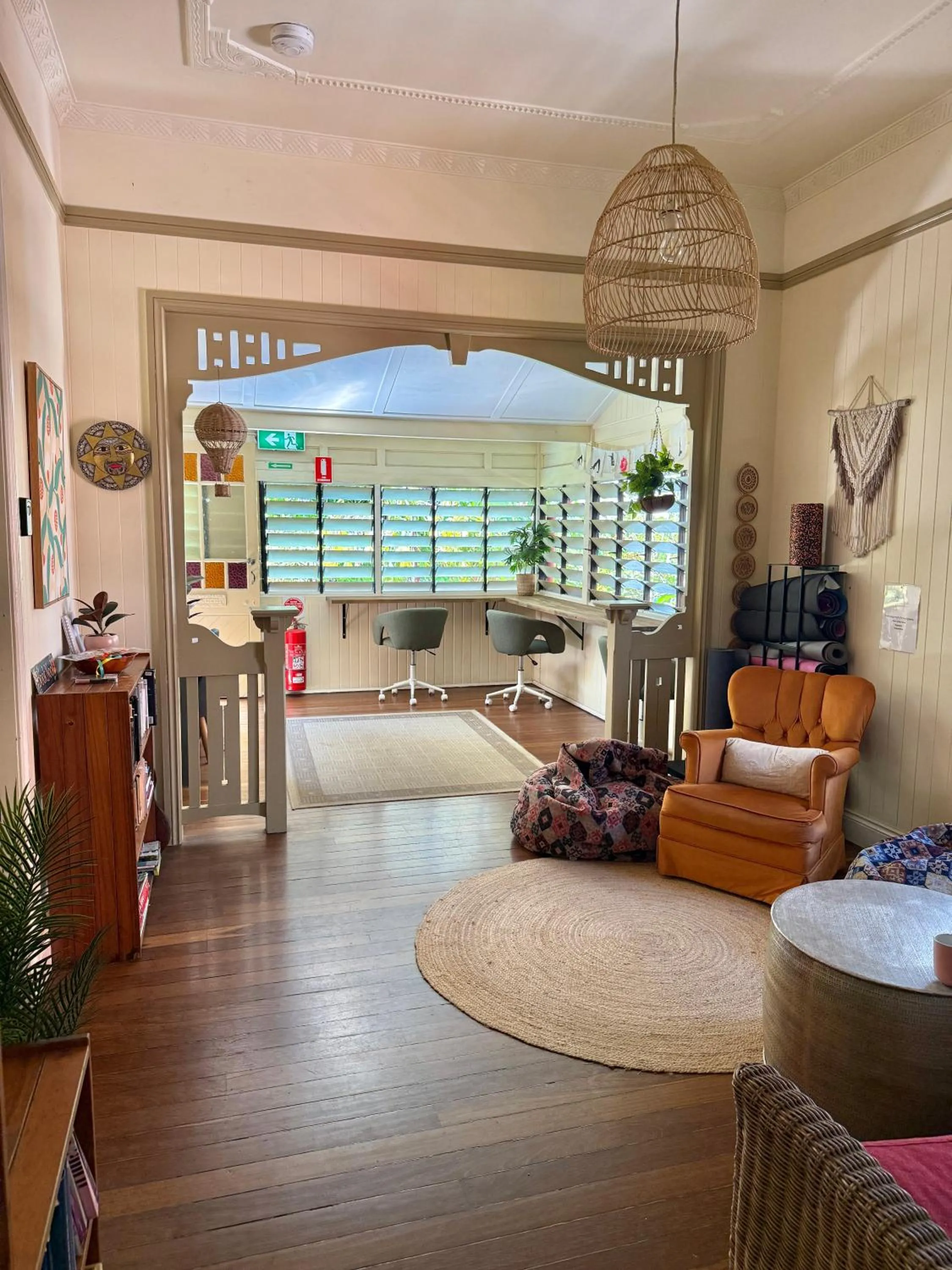 Communal lounge/ TV room in Dreamtime Hostel