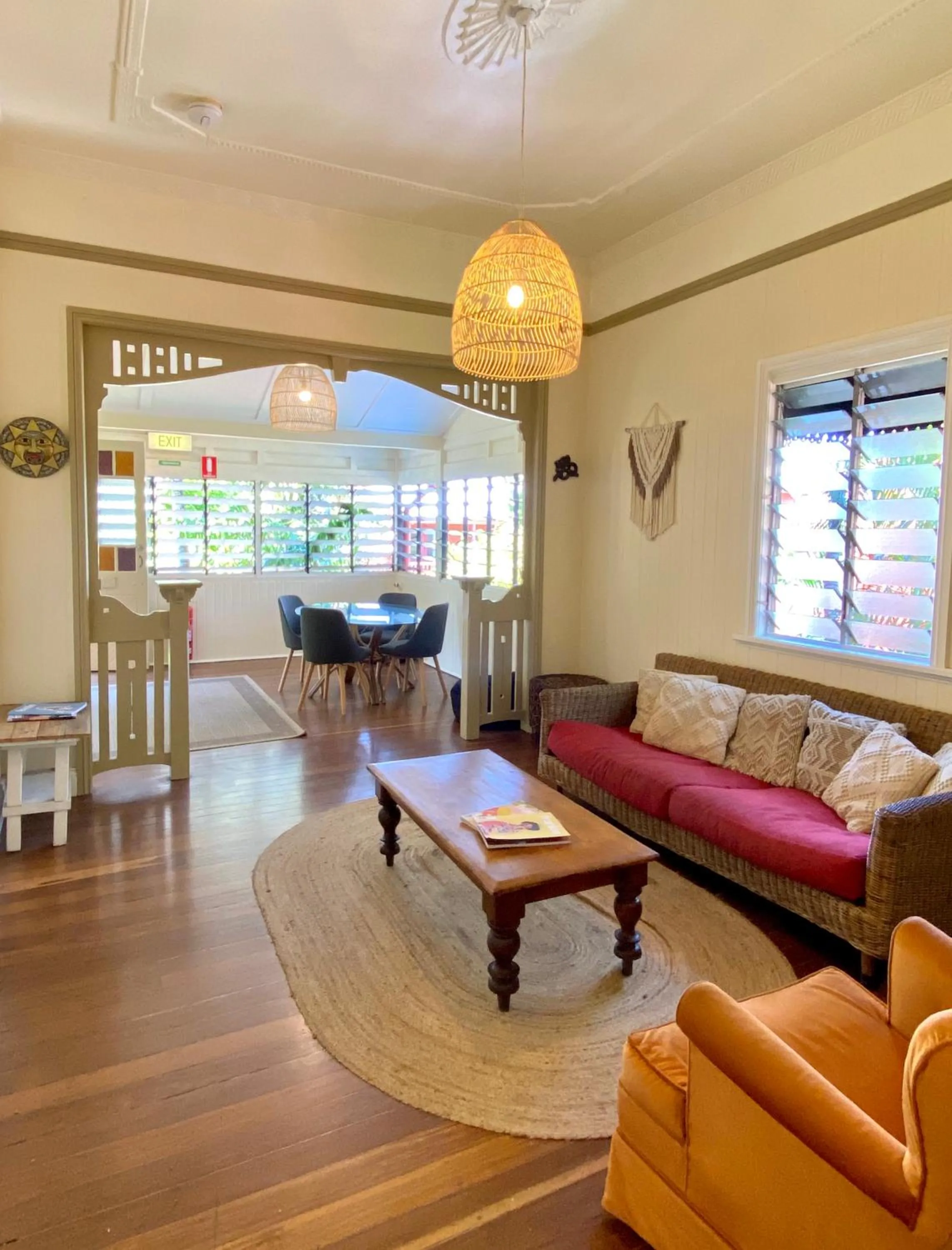 Communal lounge/ TV room in Dreamtime Hostel