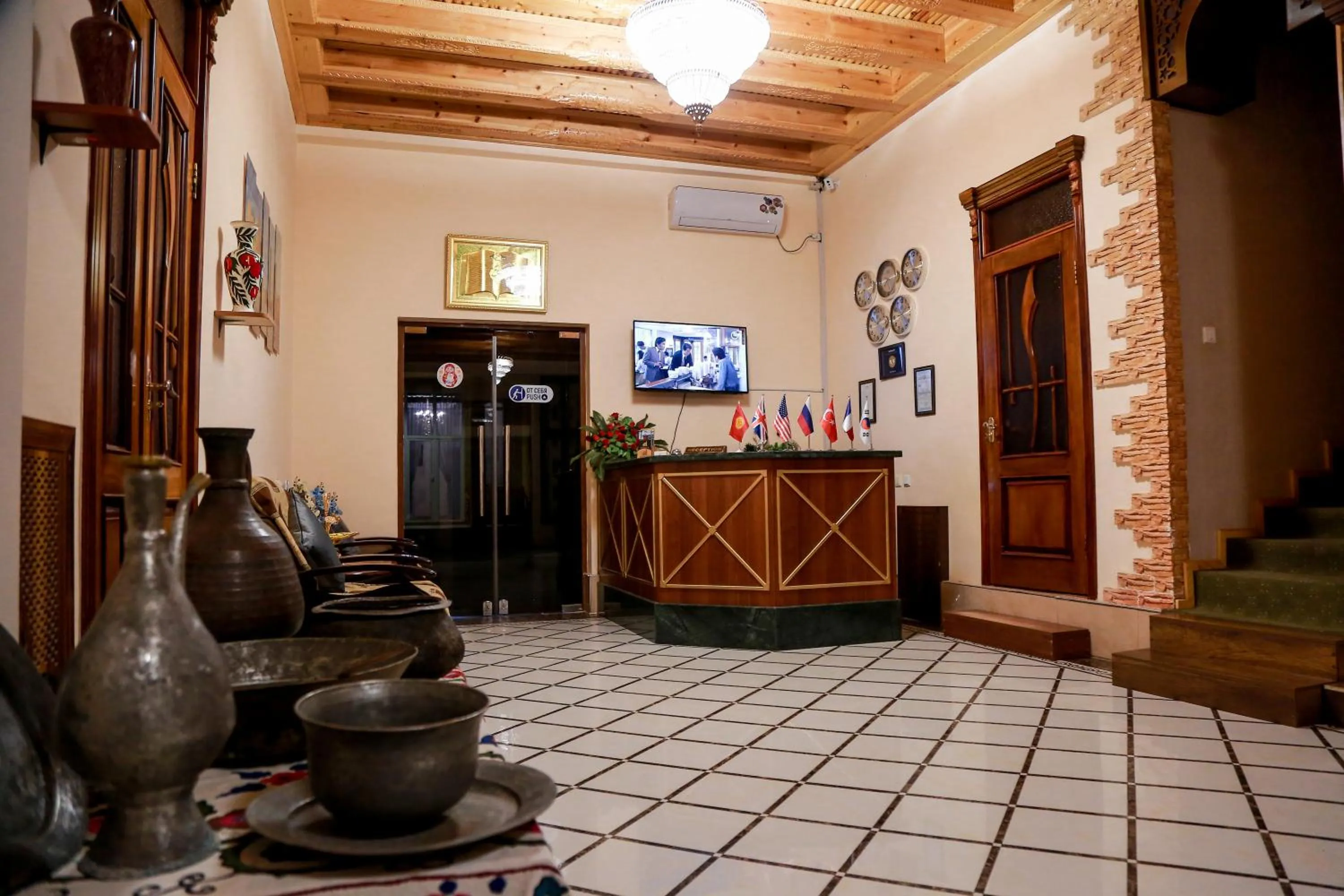 TV and multimedia in Hotel RAYHON BOUTIQUE