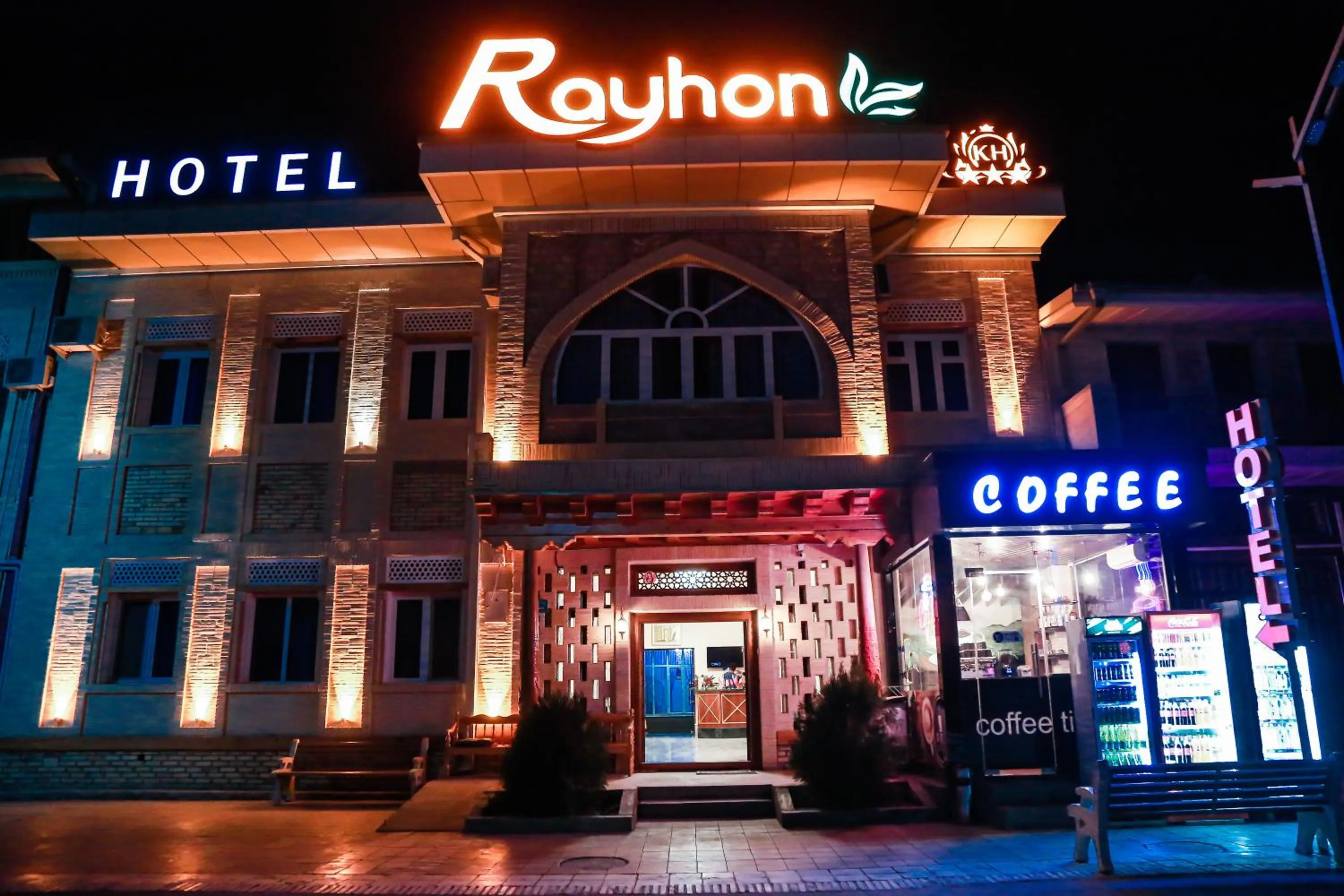 Property building in Hotel RAYHON BOUTIQUE