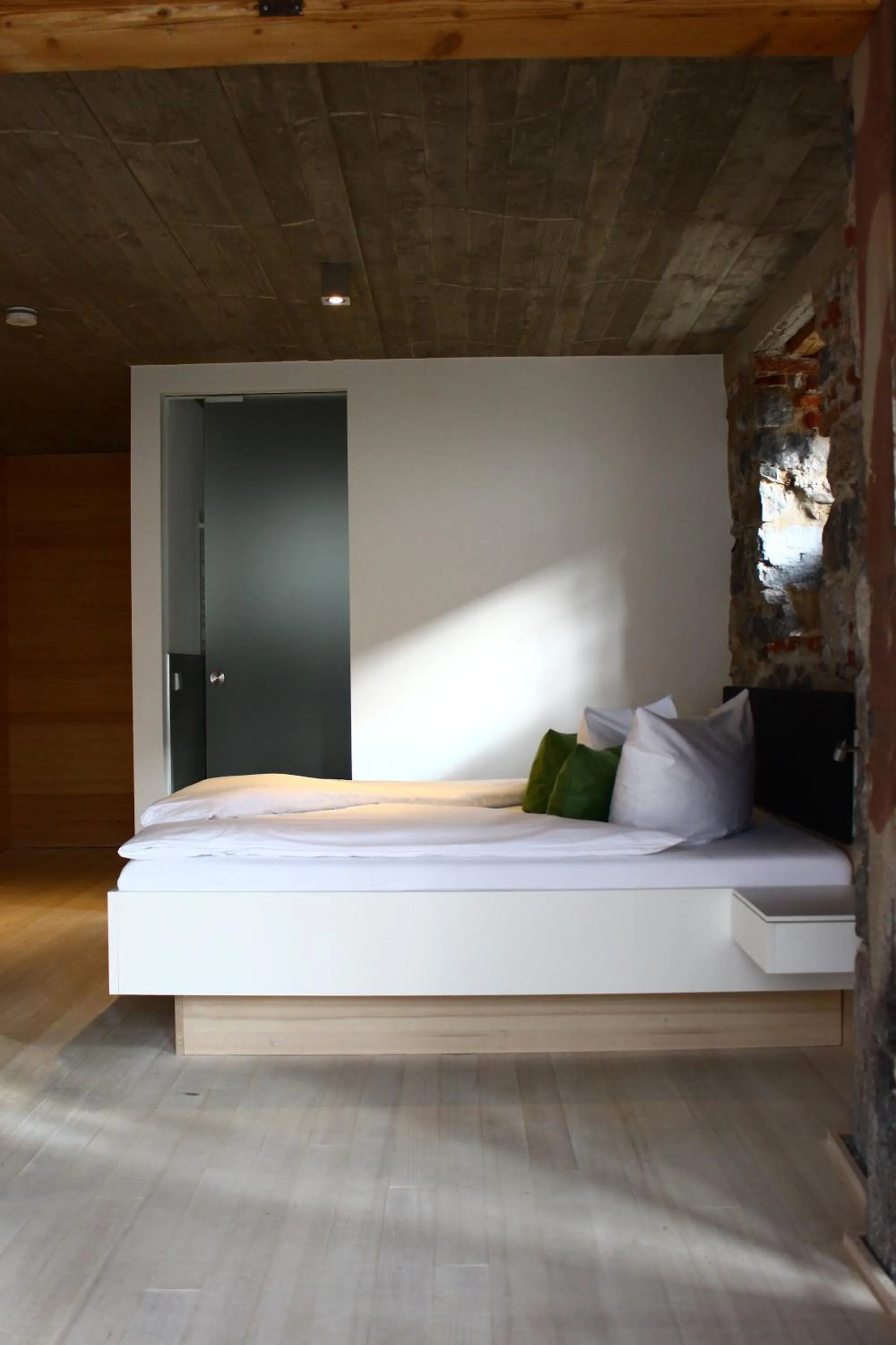 Photo of the whole room, Bed in DIE KRONE - Hotel Garni