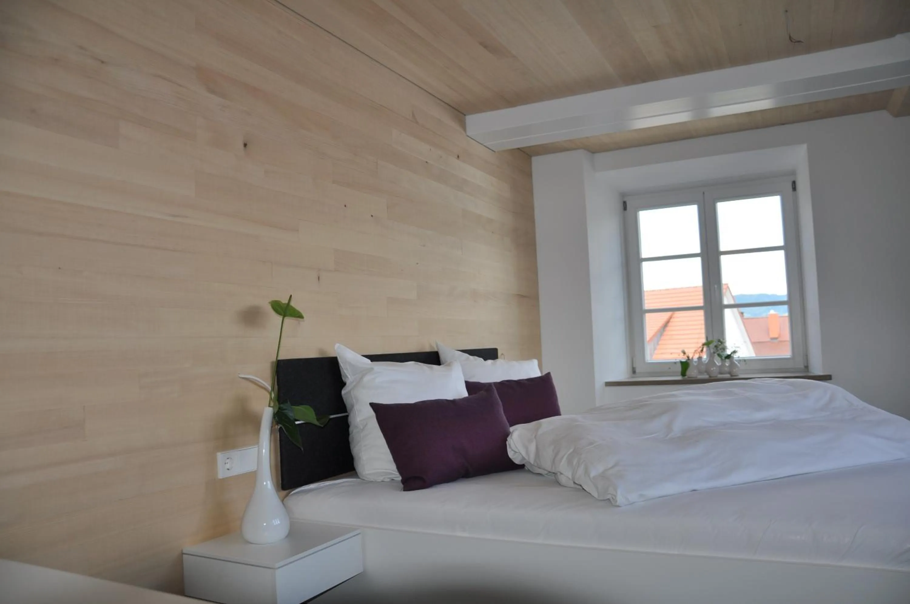 Bed in DIE KRONE - Hotel Garni