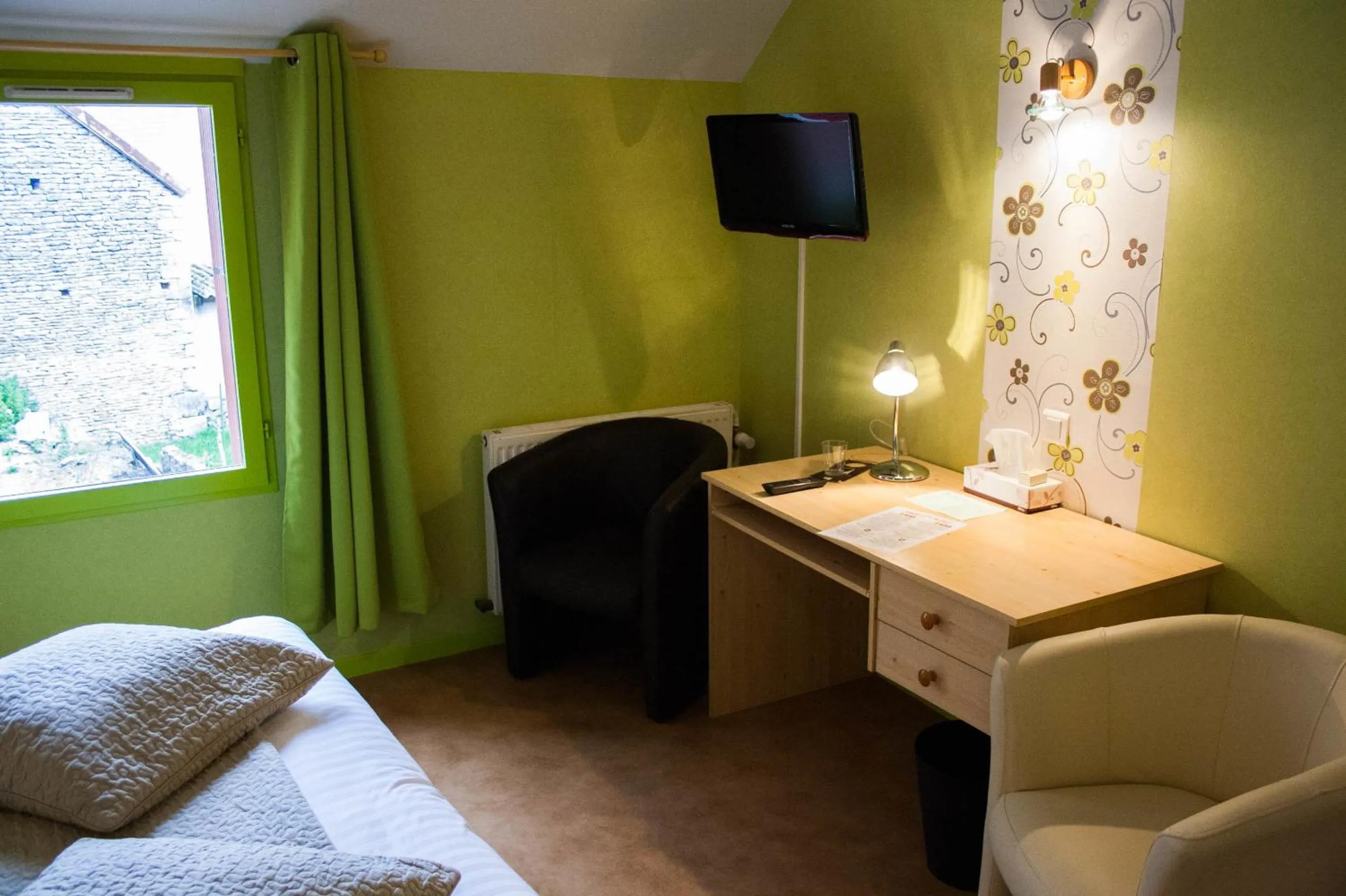 Seating area in Auberge de la Fontaine