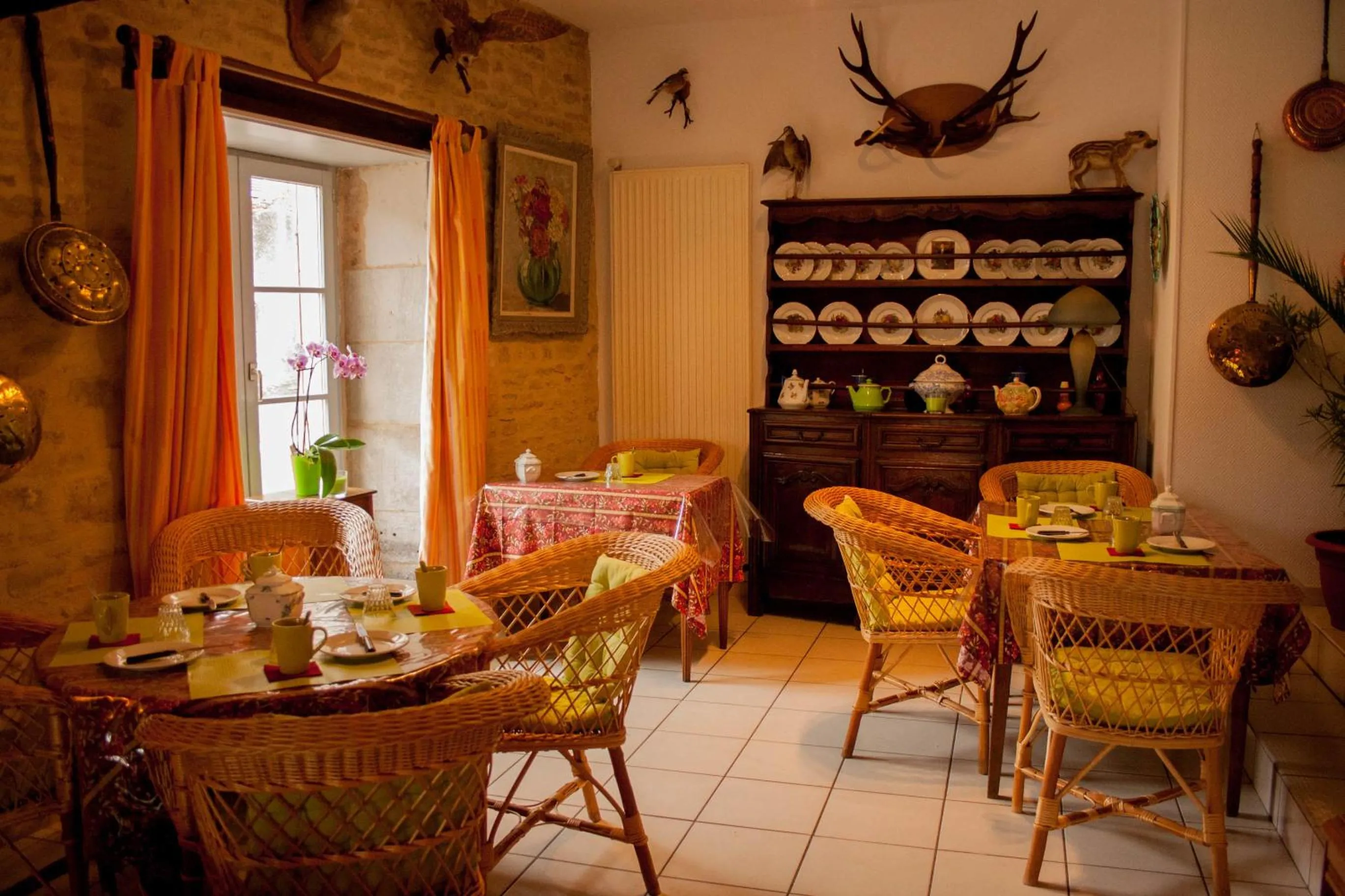 Restaurant/places to eat in Auberge de la Fontaine