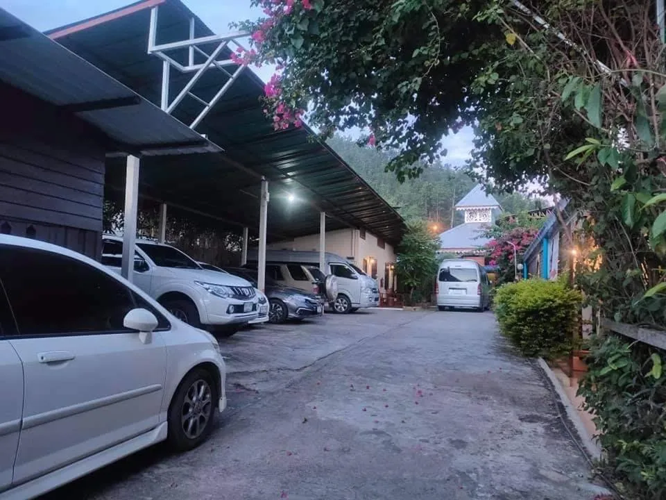 Parking in Boondee House