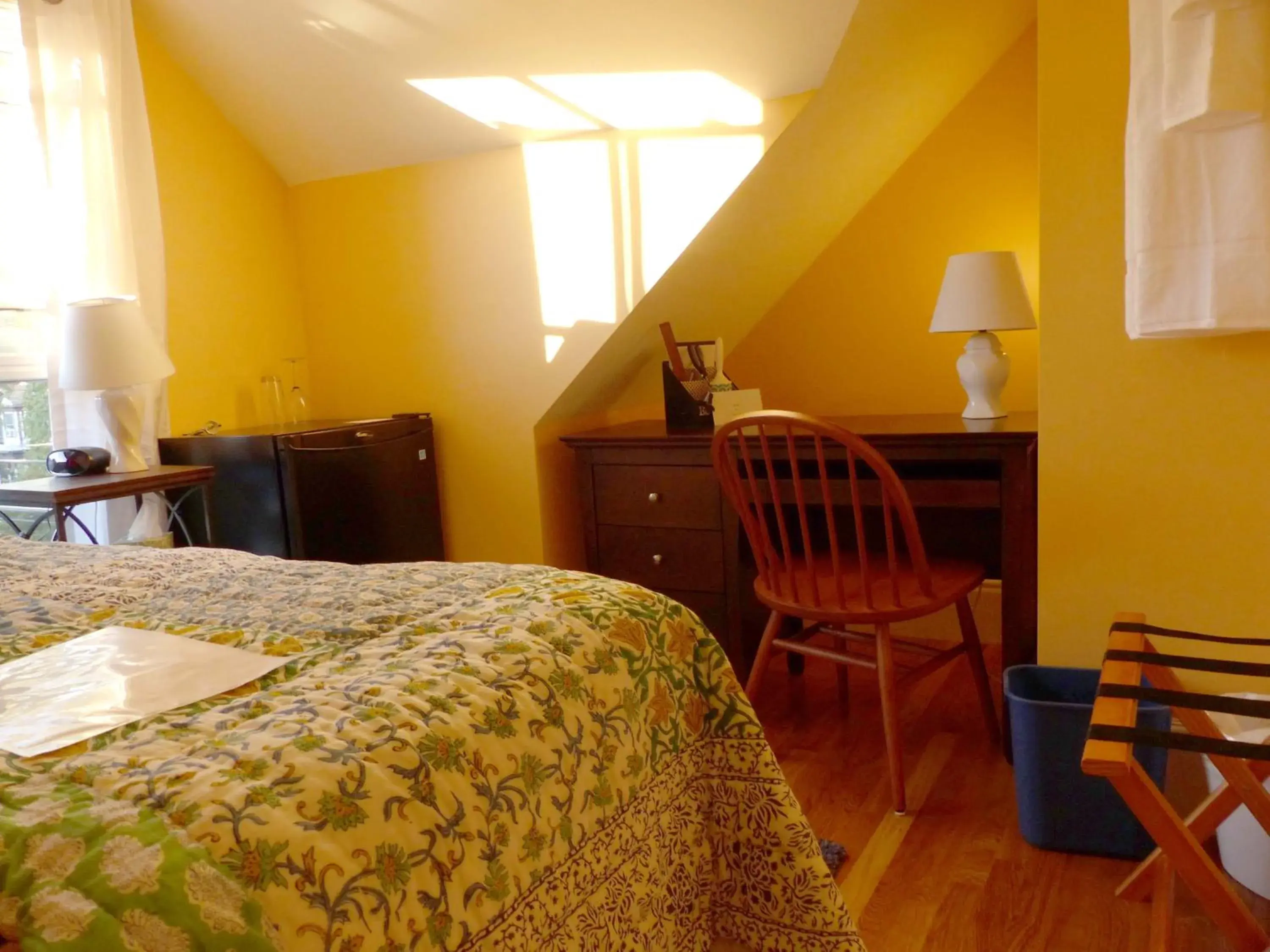 Single Room with Shared Bathroom in Davis Square Inn Single Room with Shared Bathroom in Davis Square Inn