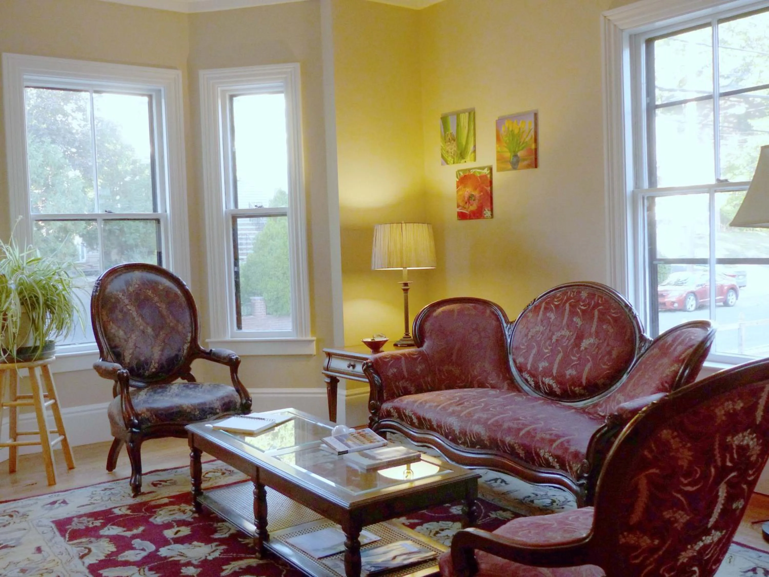 Seating area in Davis Square Inn