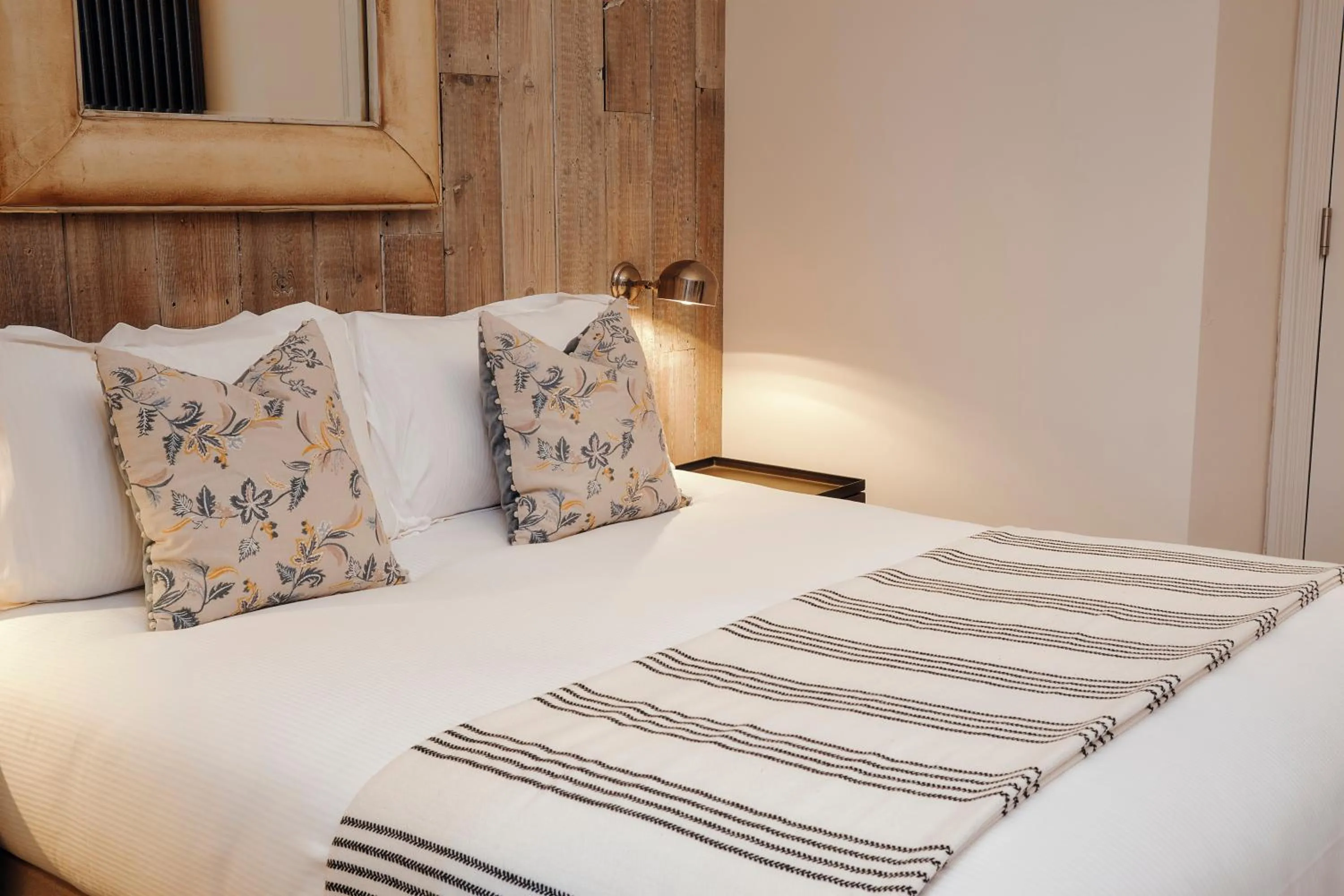 Bed in The Black Lion Pub & Boutique Guesthouse