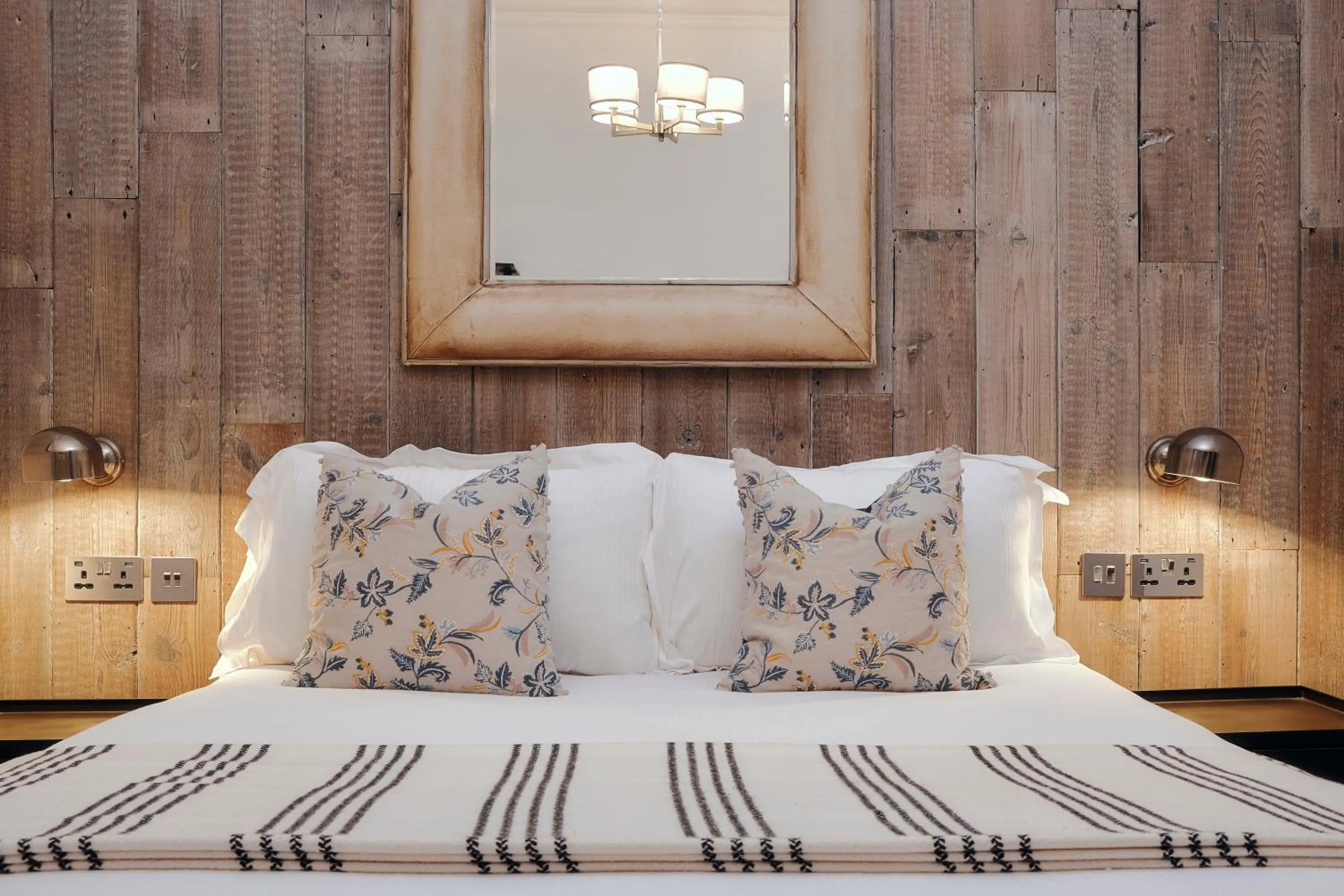 Bed in The Black Lion Pub & Boutique Guesthouse