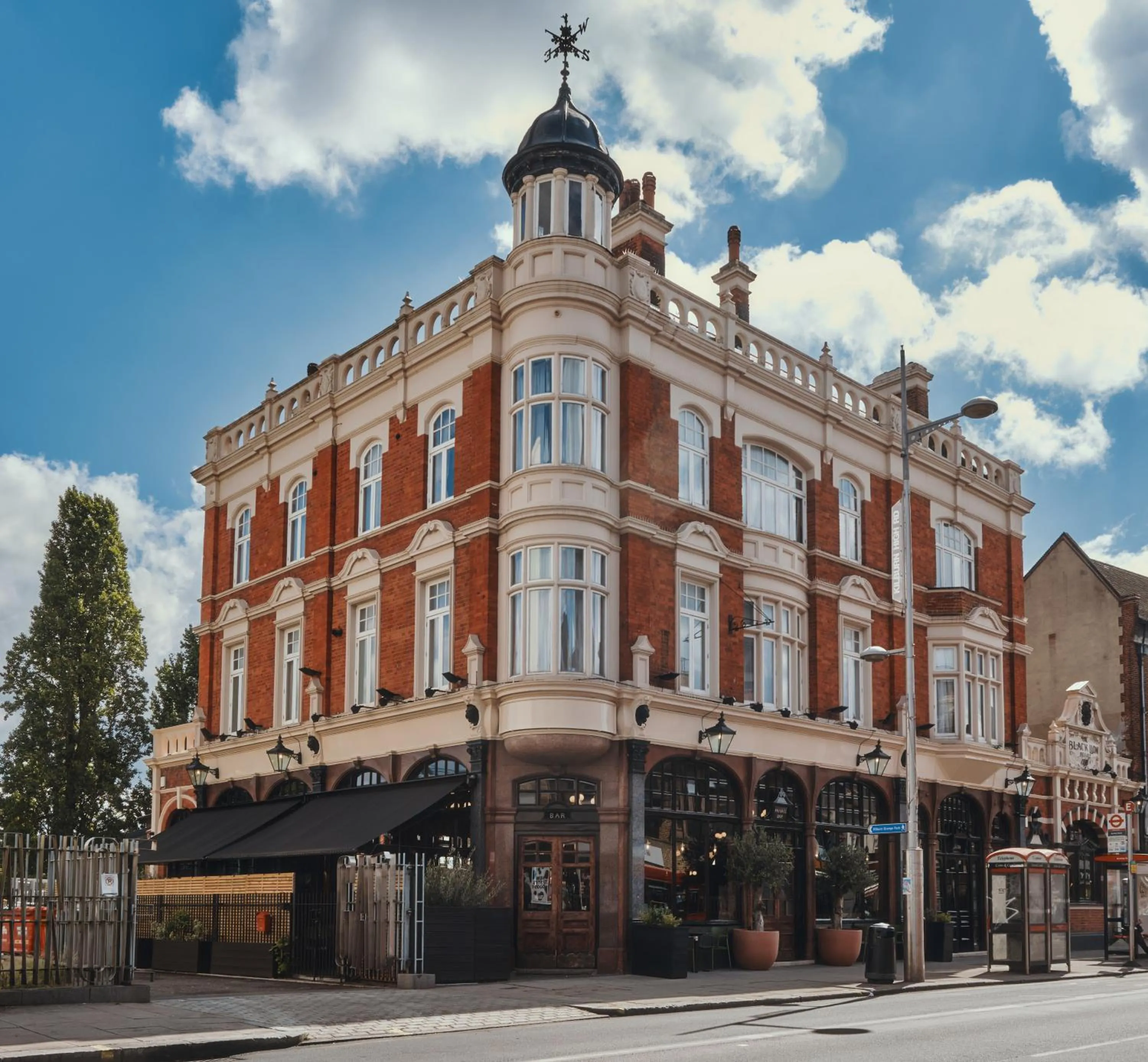 Property building in The Black Lion Pub & Boutique Guesthouse