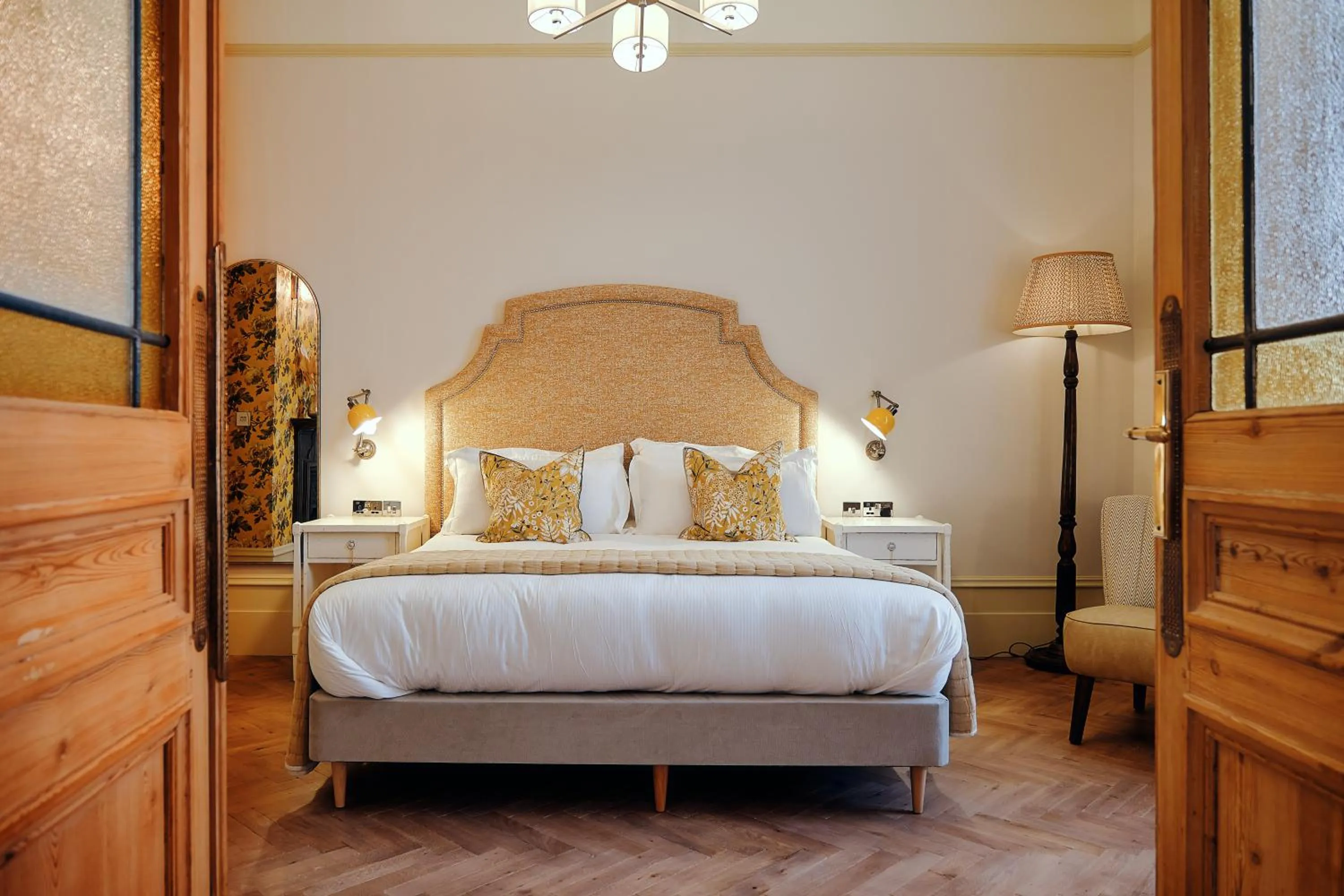 Bed in The Black Lion Pub & Boutique Guesthouse