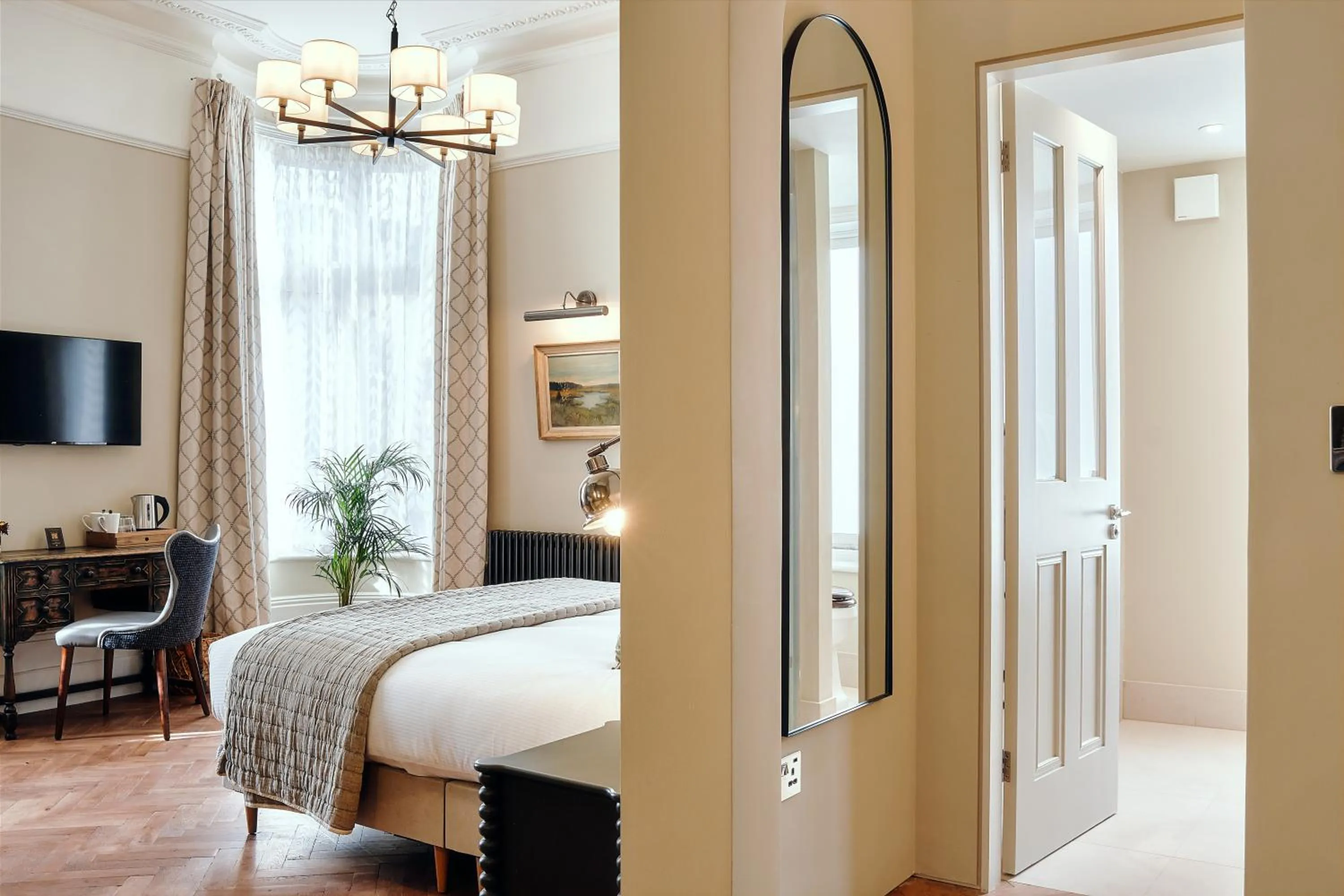 Bathroom, Bed in The Black Lion Pub & Boutique Guesthouse