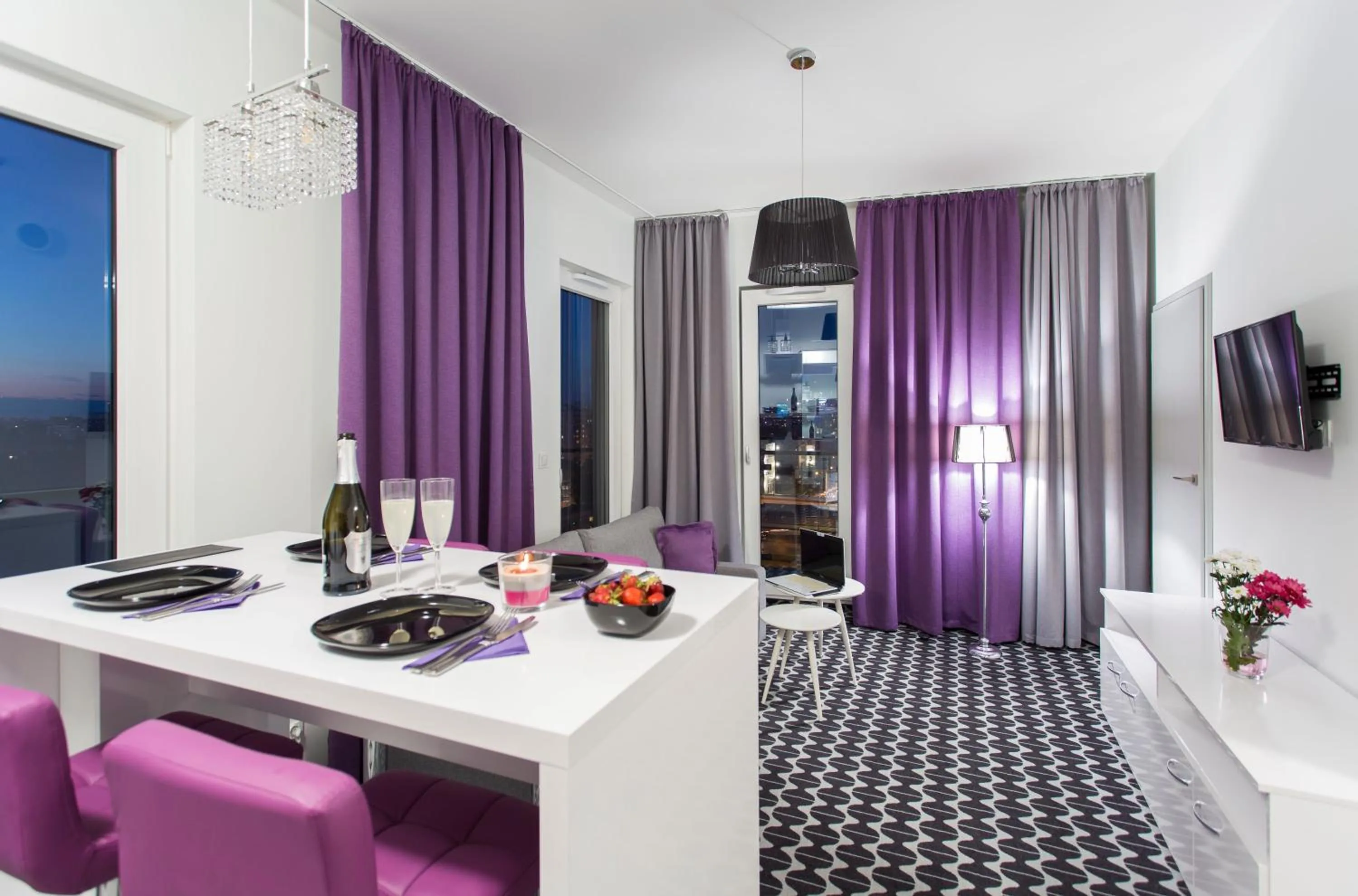 TV and multimedia in Apartamenty Vola Residence