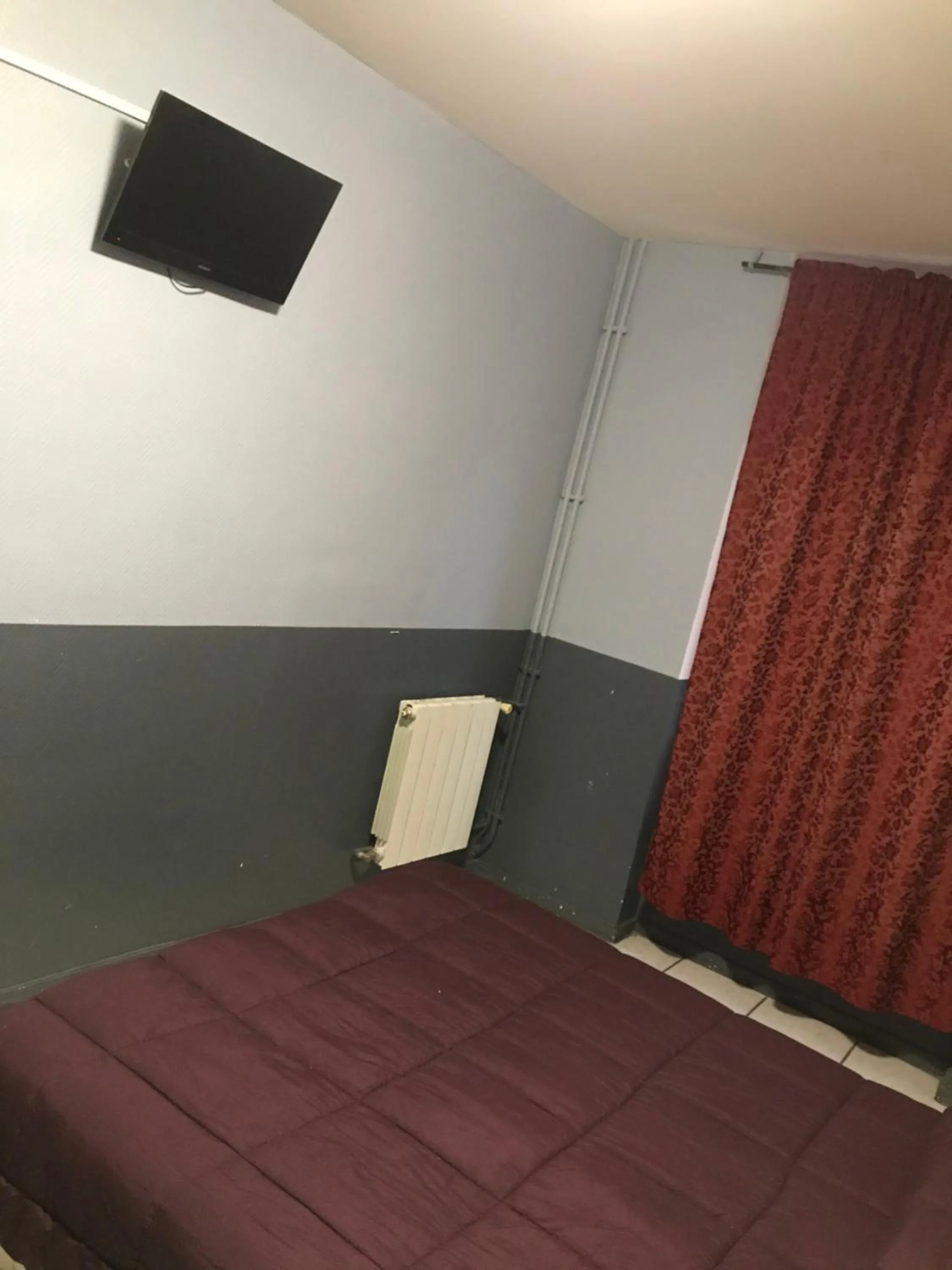 Photo of the whole room, Bed in FM Hotel