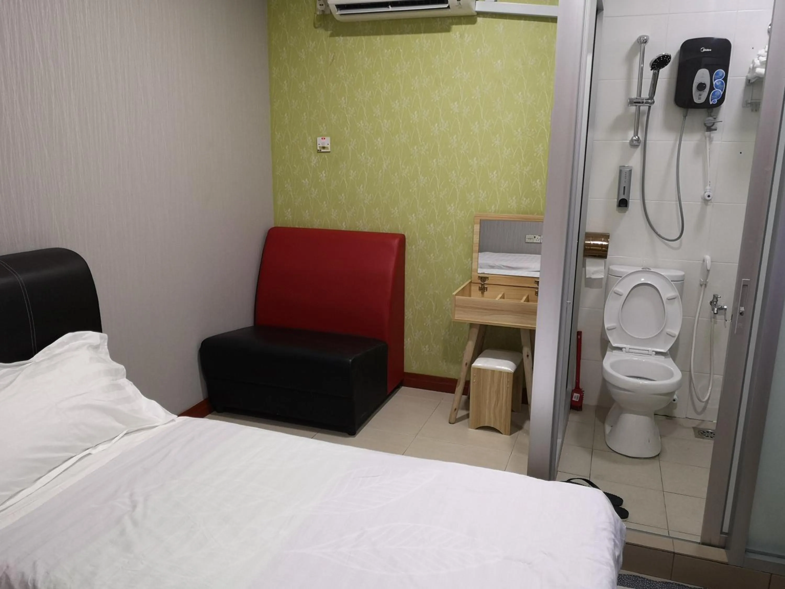 Bed in Home Inn Hotel