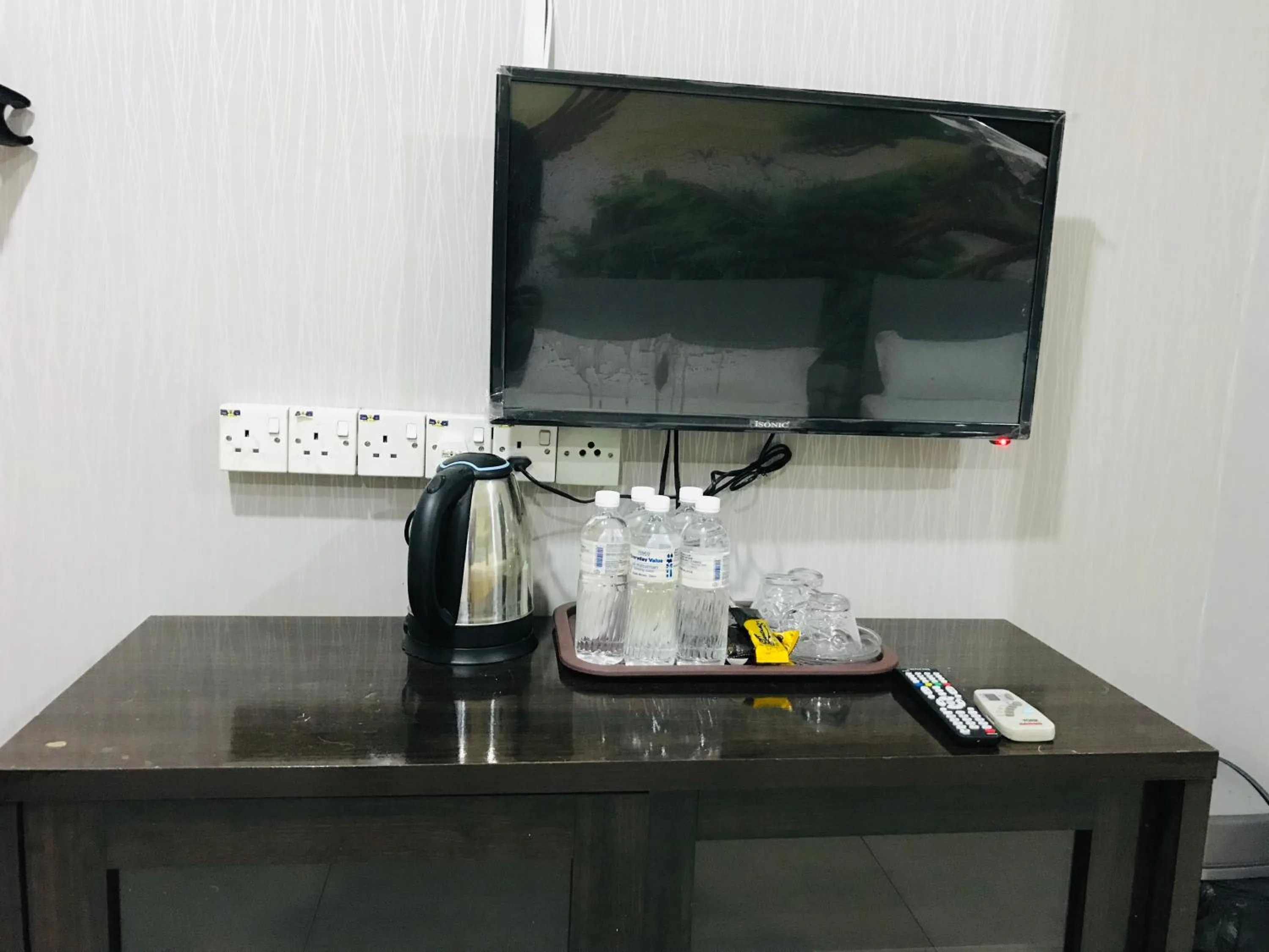 TV and multimedia in Home Inn Hotel