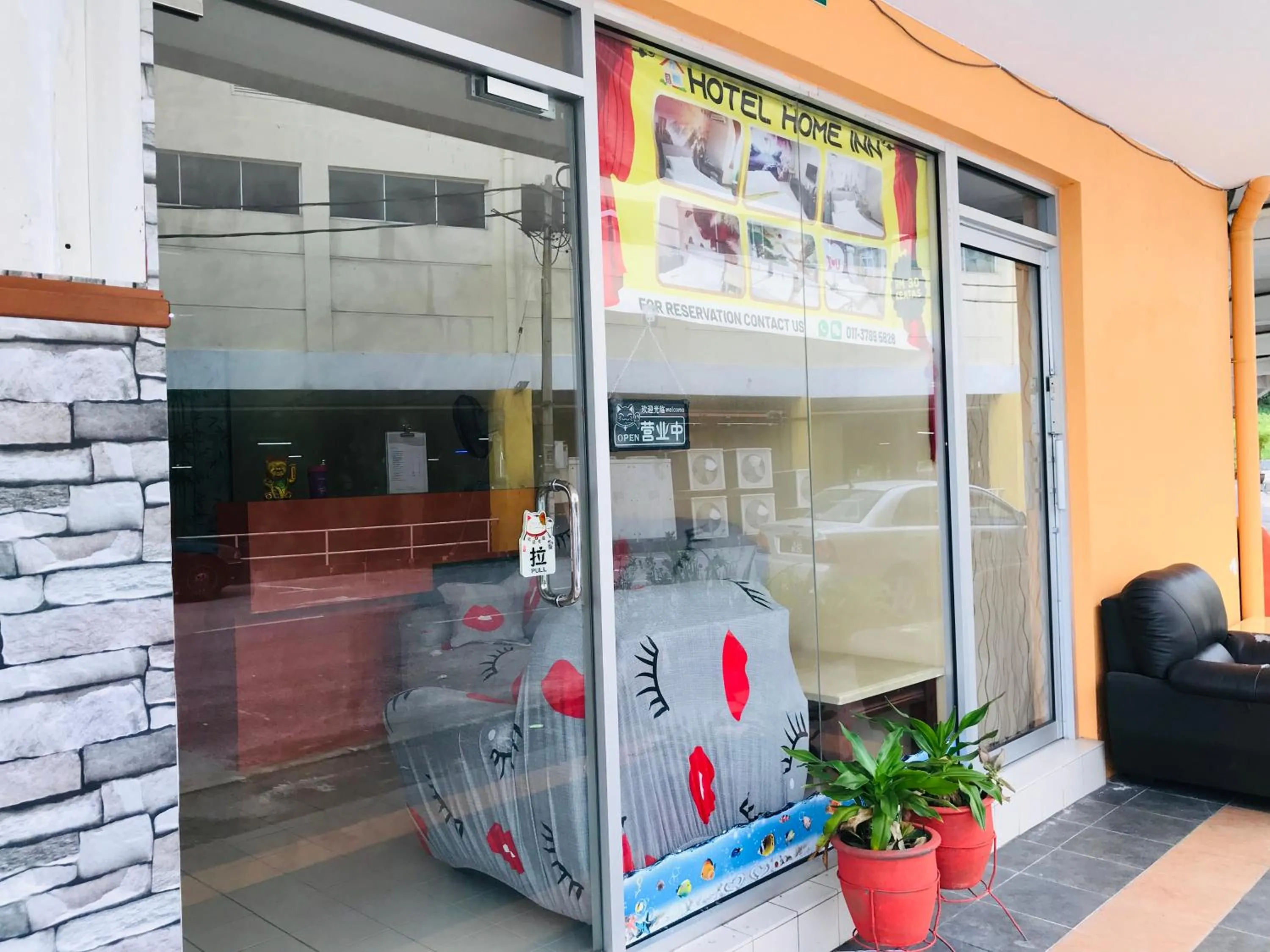 Facade/entrance in Home Inn Hotel