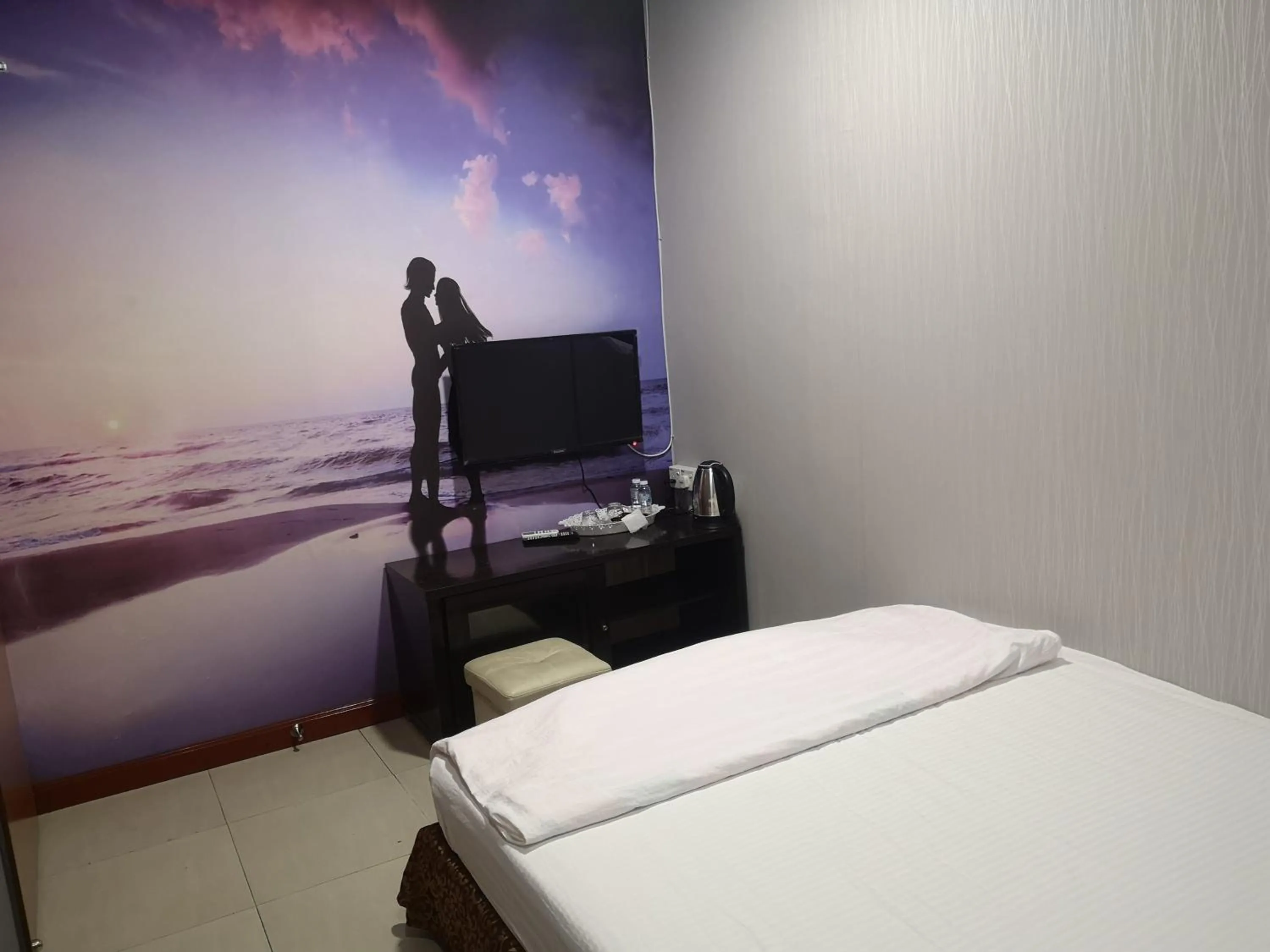 Bed in Home Inn Hotel