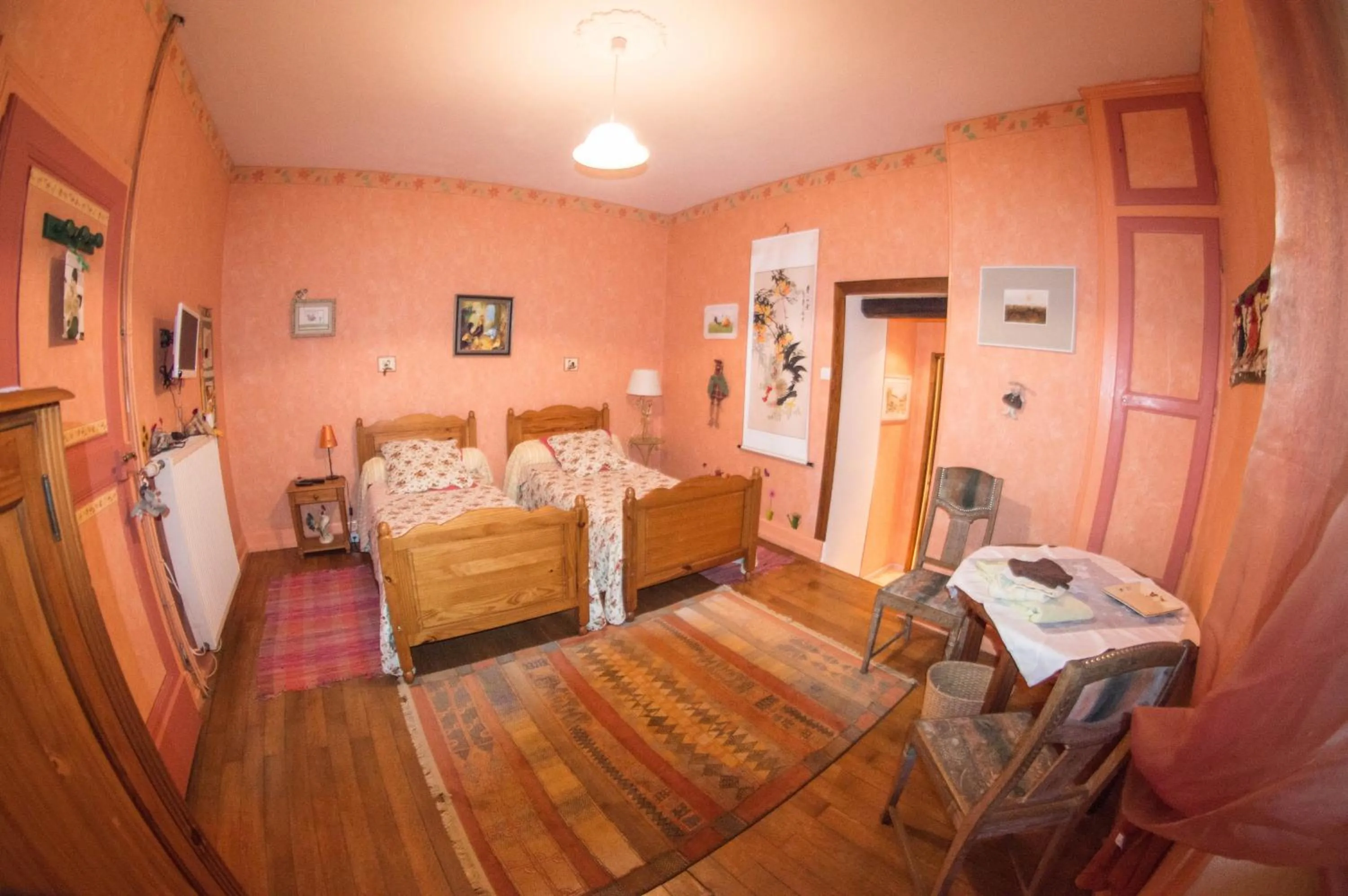 Property building, Bed in Chambres d'hôtes Au presbytère