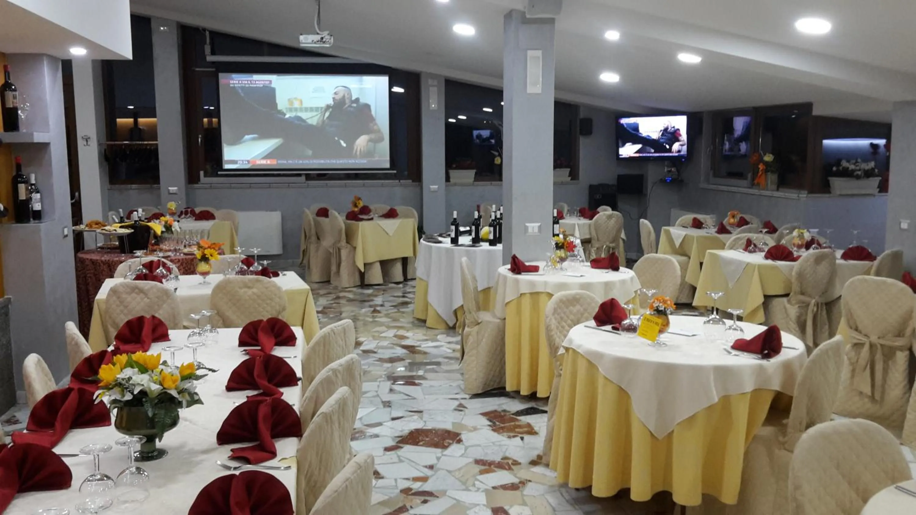 Communal lounge/ TV room in Hotel Ristorante SUPERSONIK