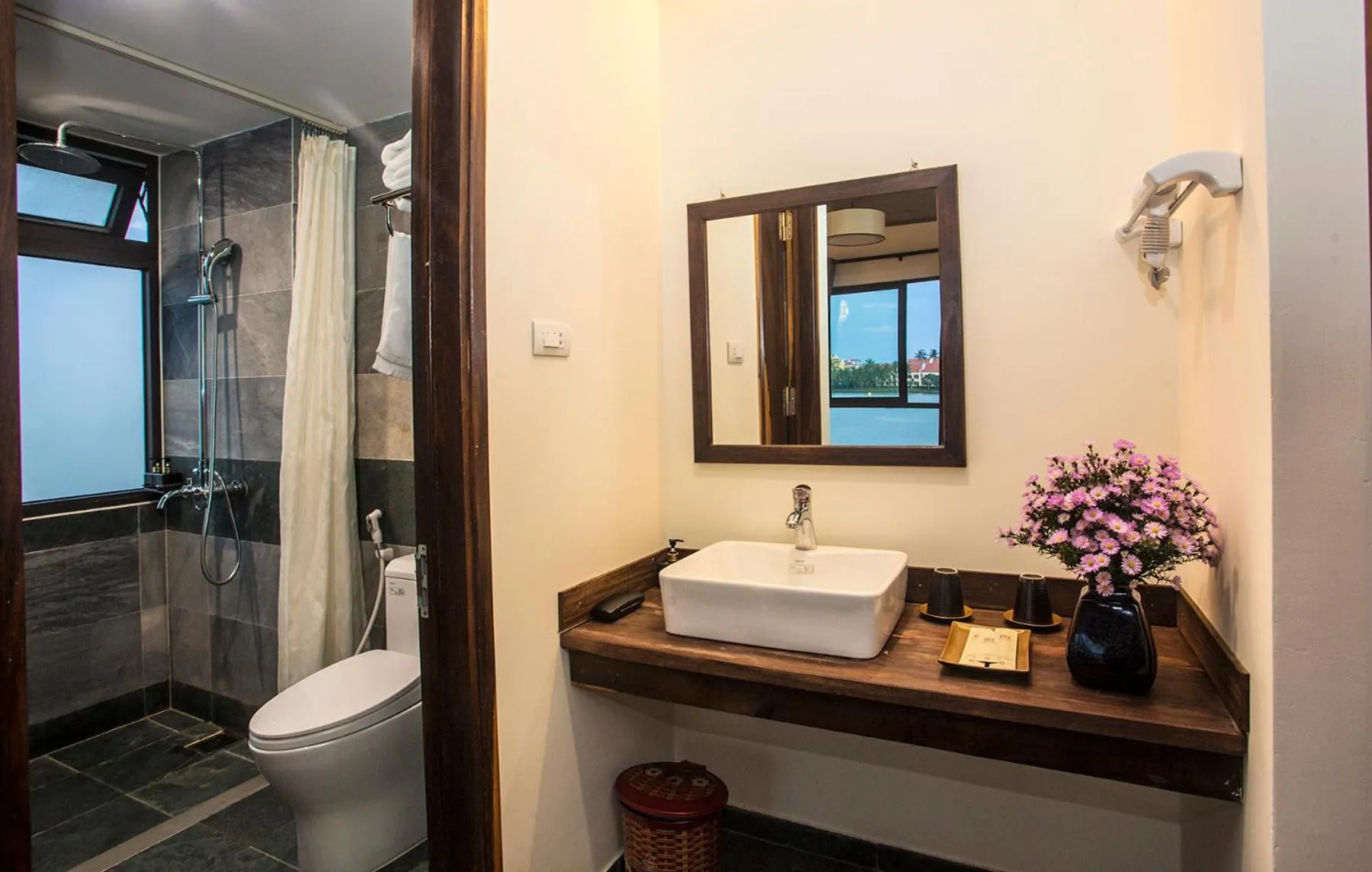 Bathroom in Sông Lụa (Silk River Villa)