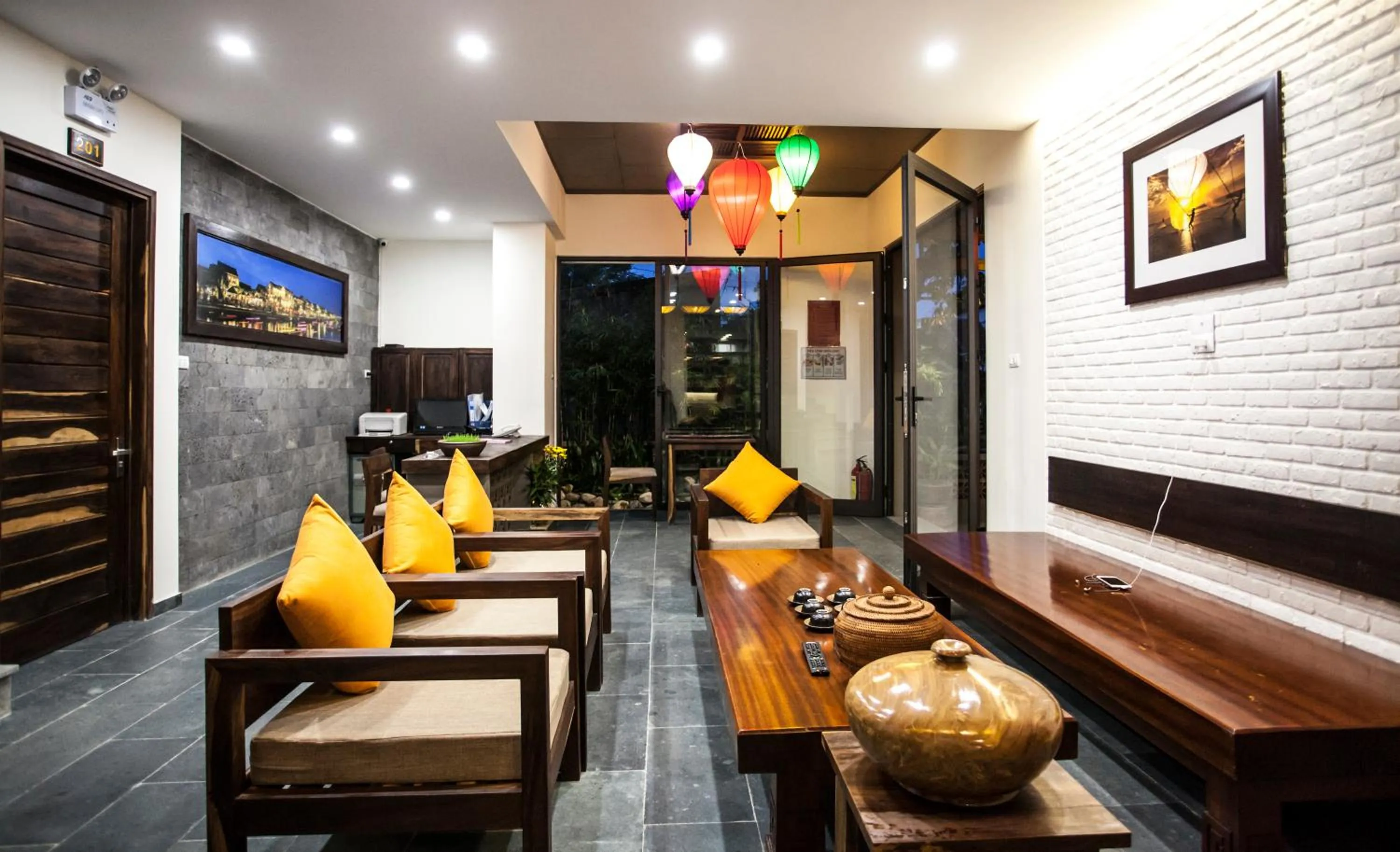 Restaurant/places to eat in Sông Lụa (Silk River Villa)