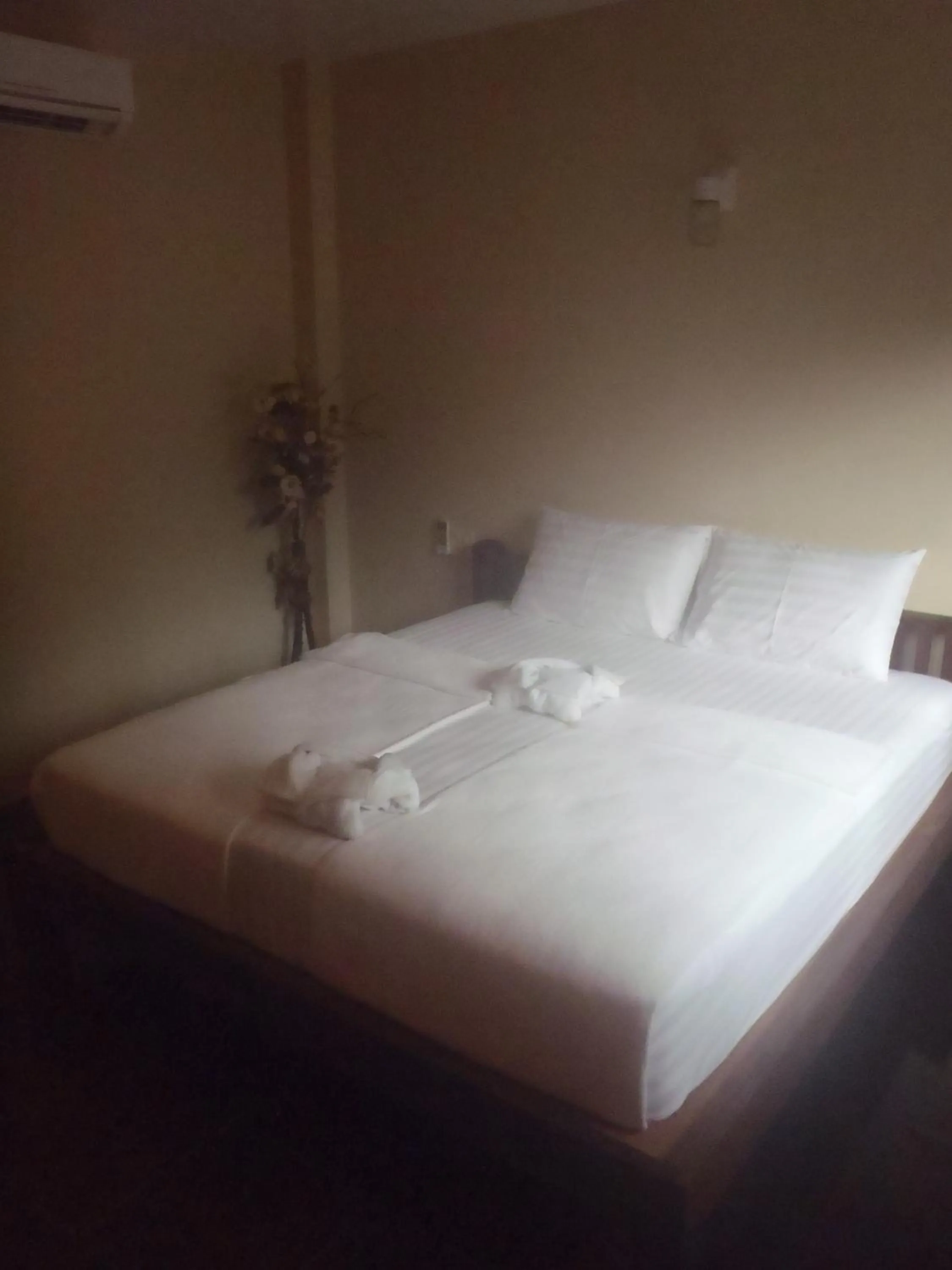 Bed in Silver Sands Resort - Koh Tao