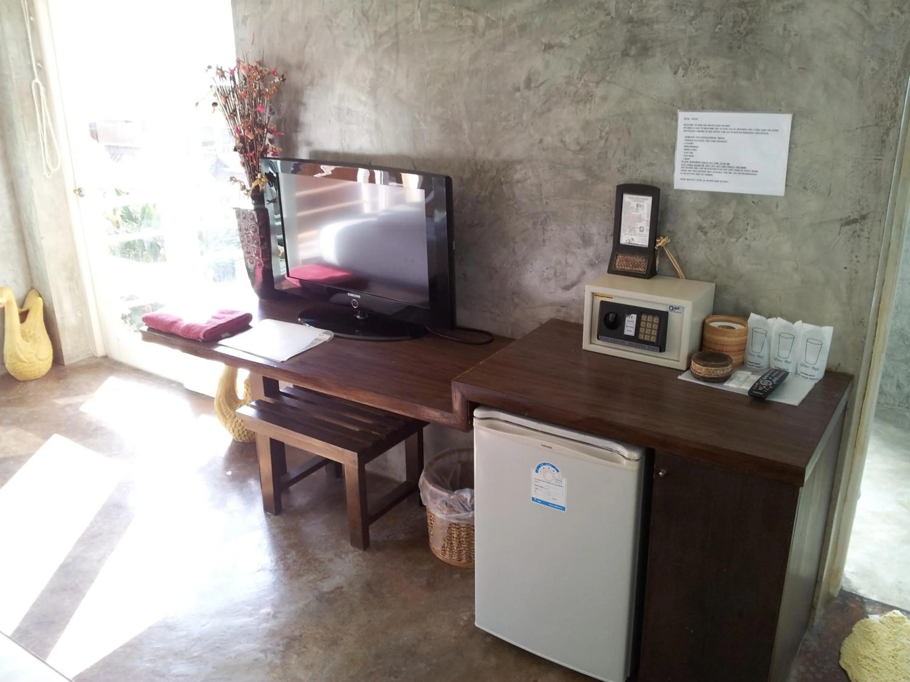 TV and multimedia in Silver Sands Resort - Koh Tao