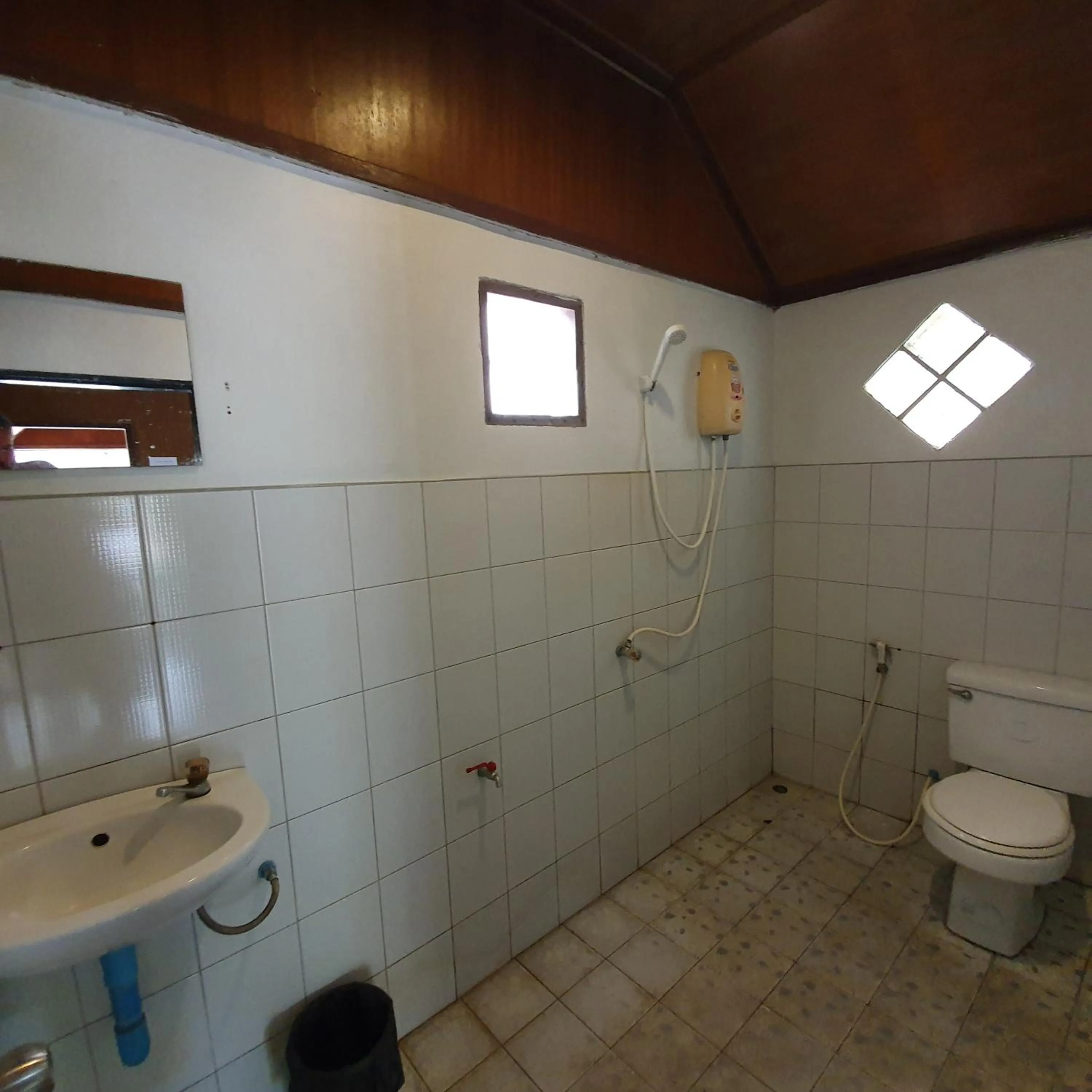 Shower in Silver Sands Resort - Koh Tao