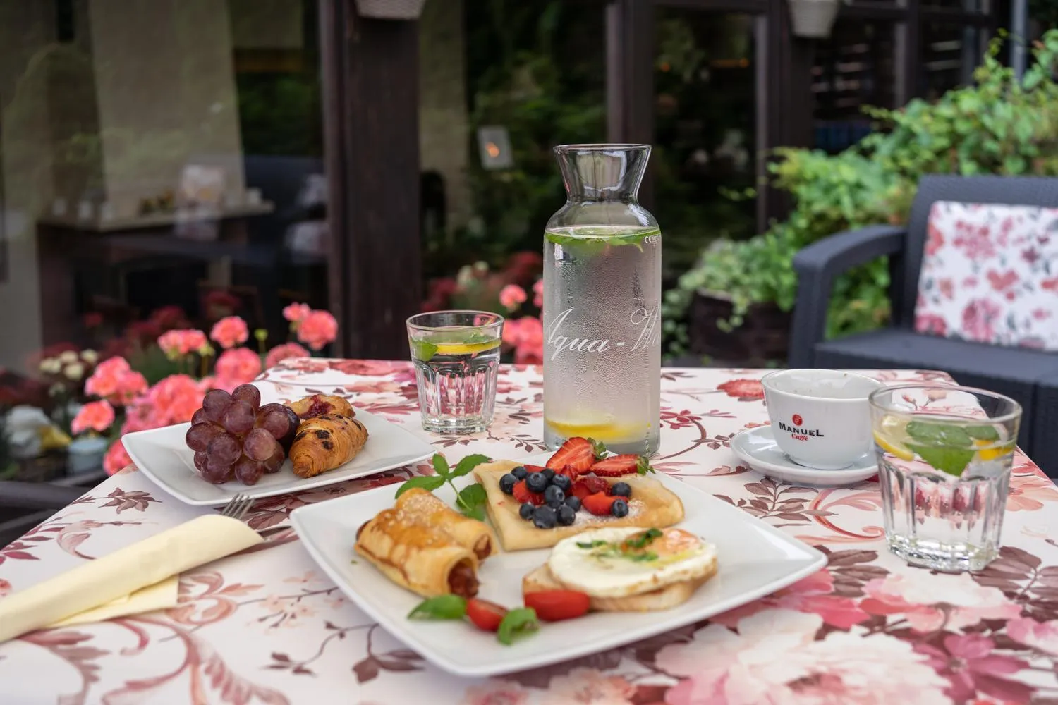 Breakfast in Villa Neve