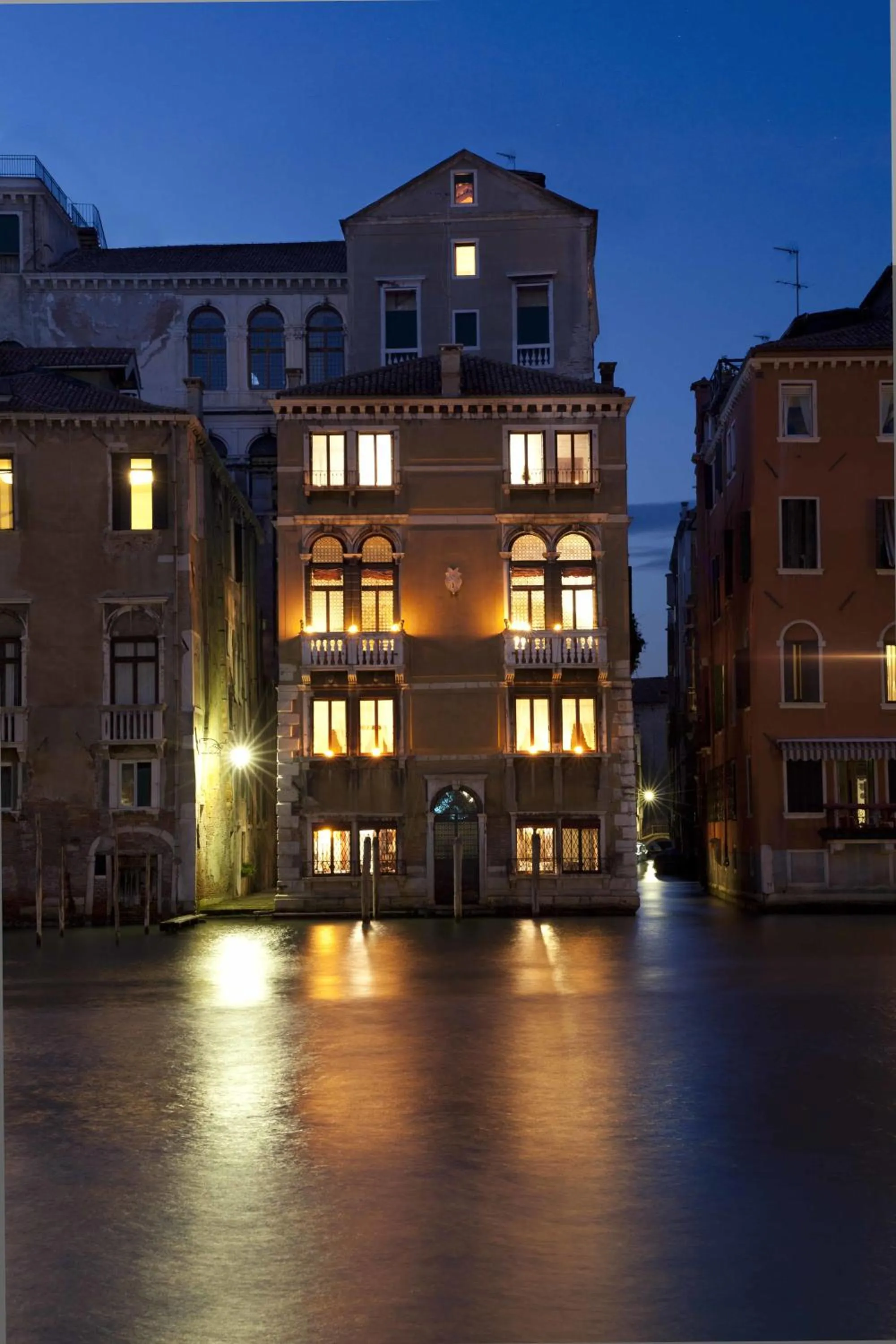 Property building in Palazzetto Pisani Grand Canal