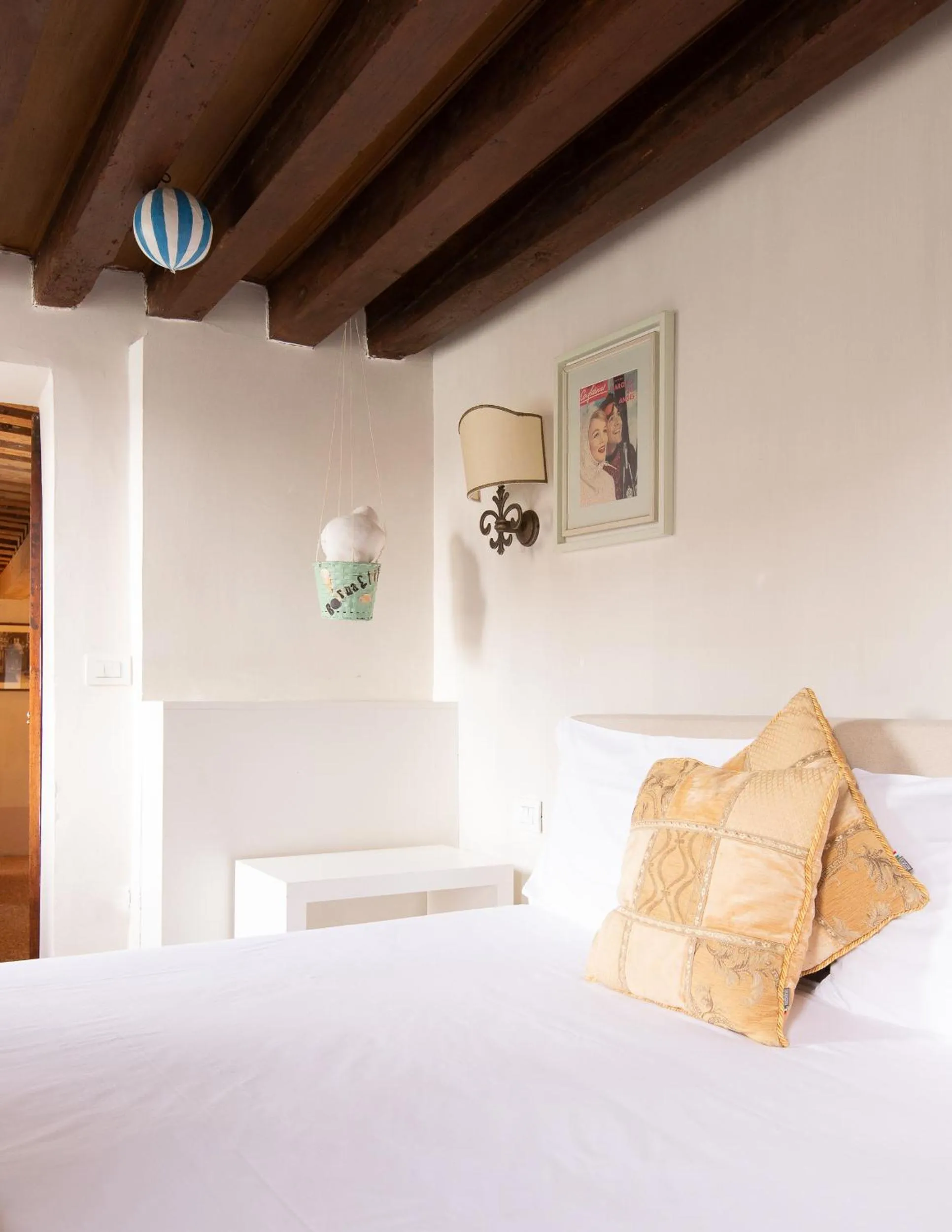 Bed in Palazzetto Pisani Grand Canal