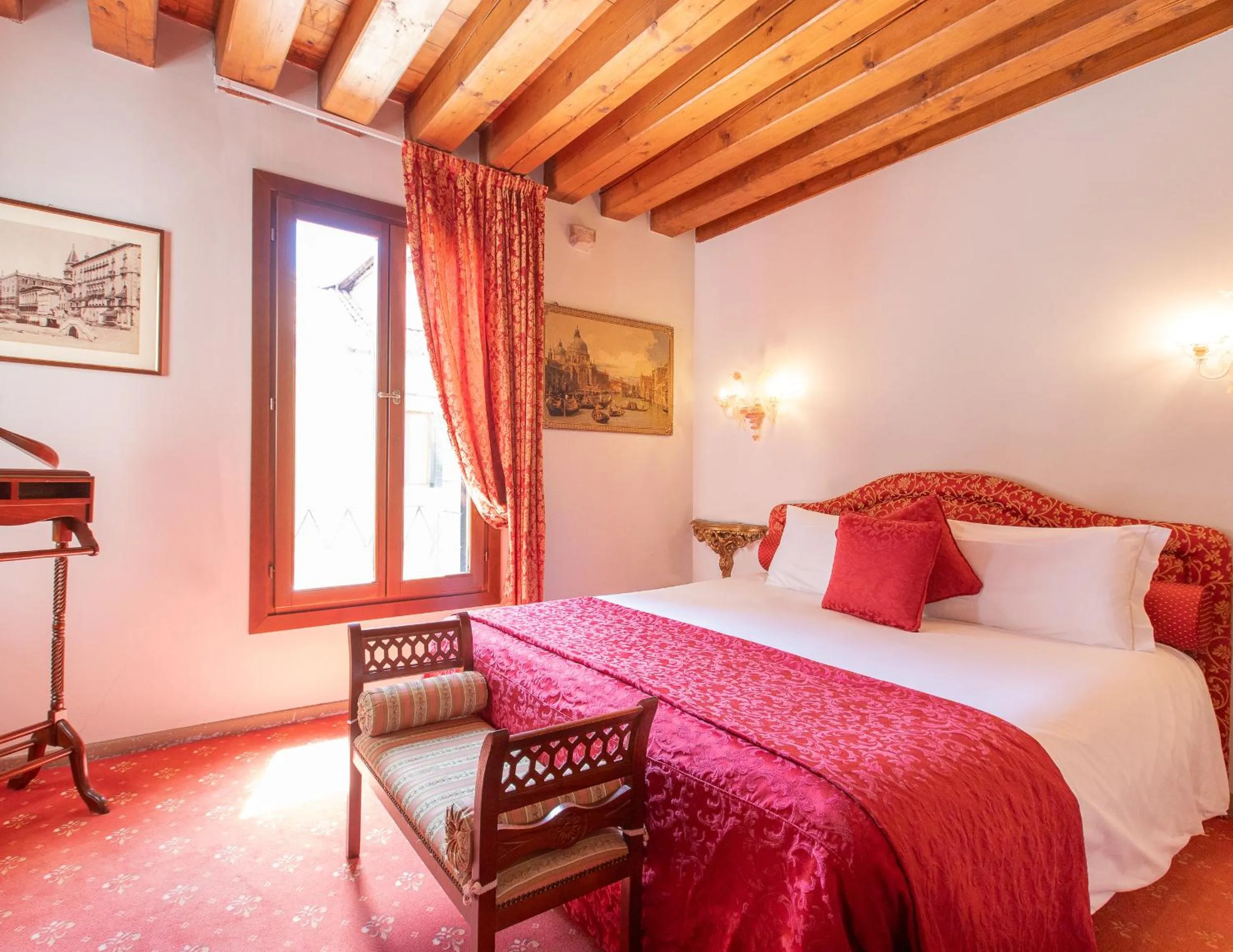 Bedroom, Bed in Palazzetto Pisani Grand Canal