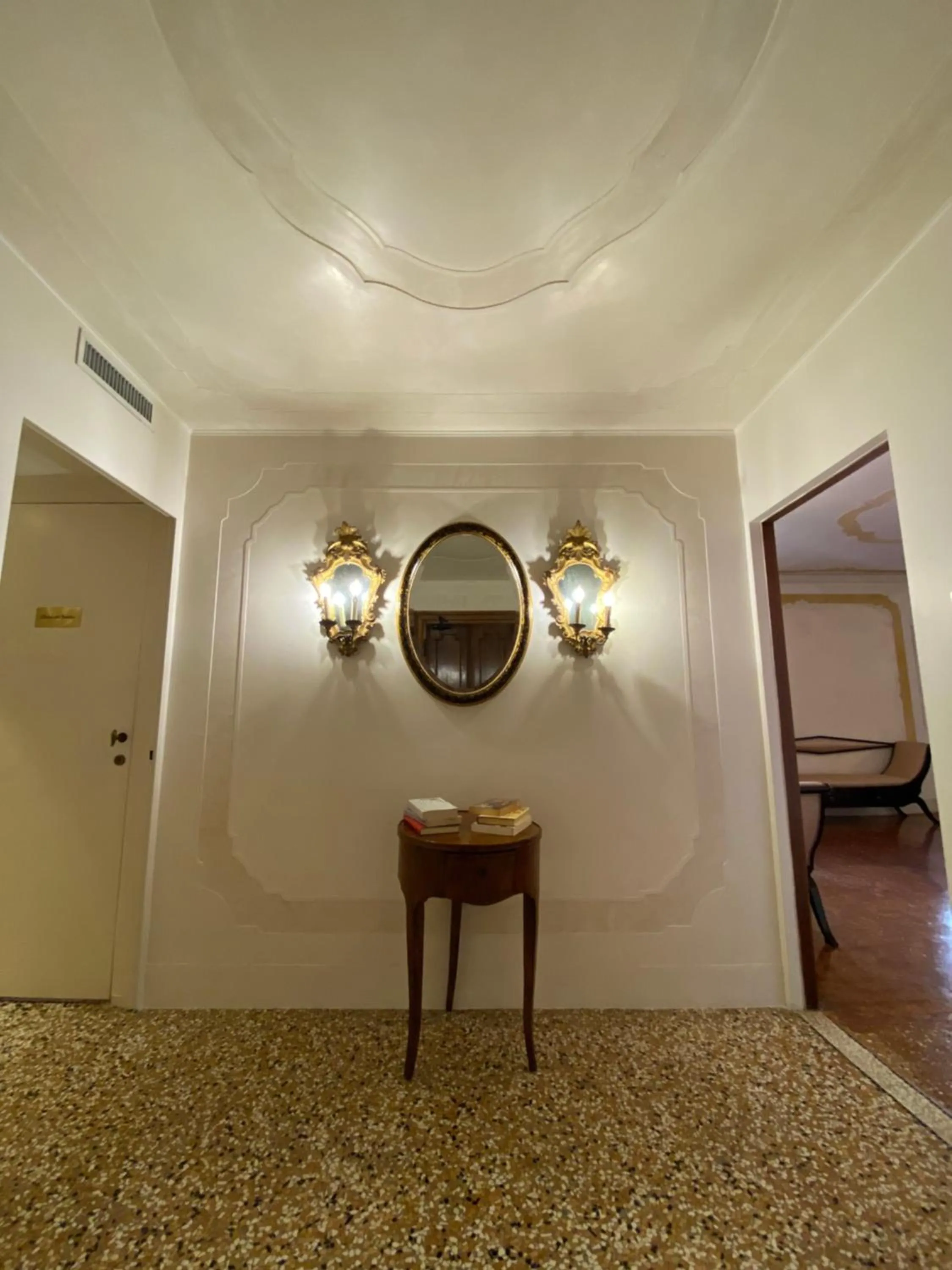 Photo of the whole room in Palazzetto Pisani Grand Canal