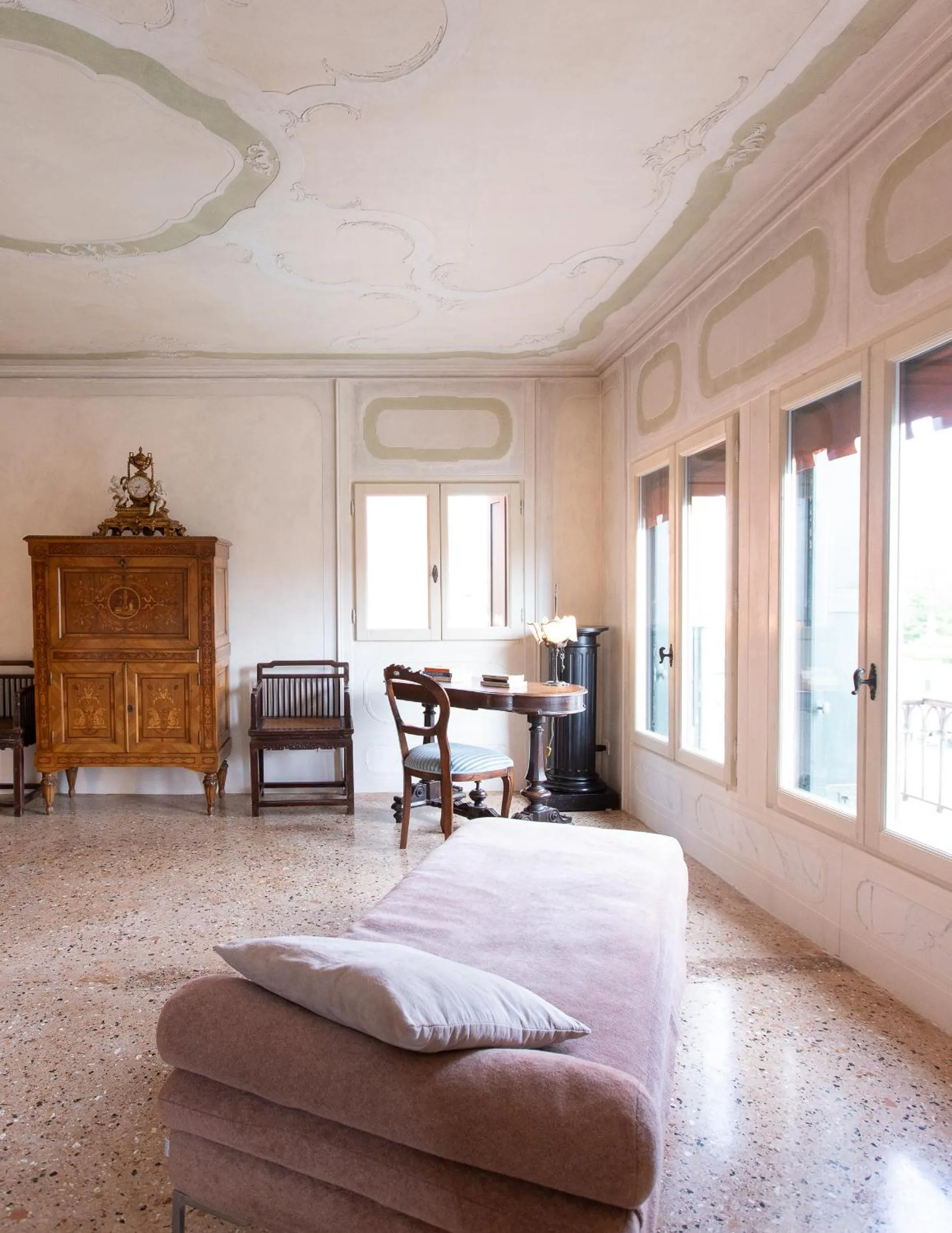 Living room in Palazzetto Pisani Grand Canal