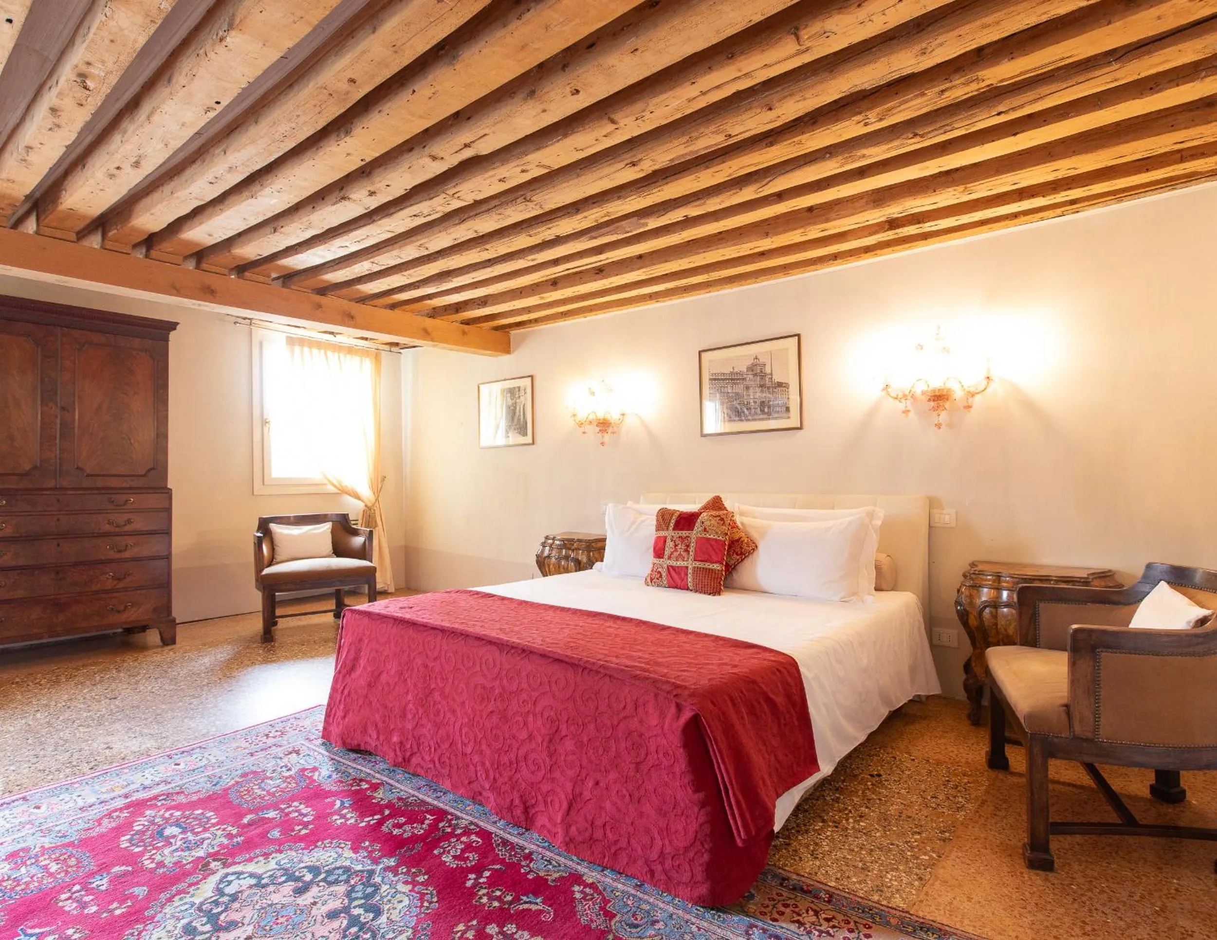 Bed in Palazzetto Pisani Grand Canal