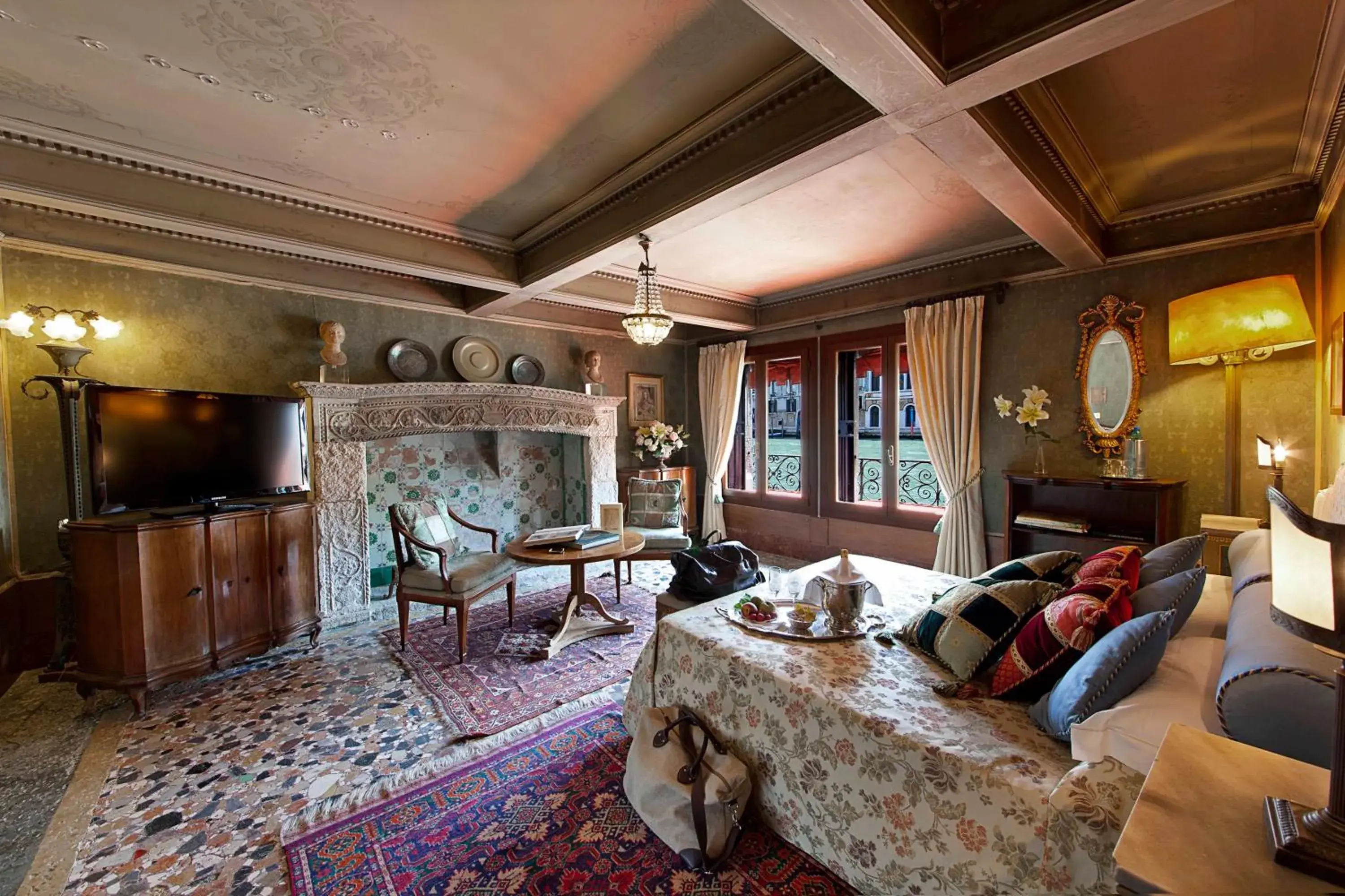 Royal suite Grand Canal in Palazzetto Pisani Grand Canal Royal suite Grand Canal in Palazzetto Pisani Grand Canal