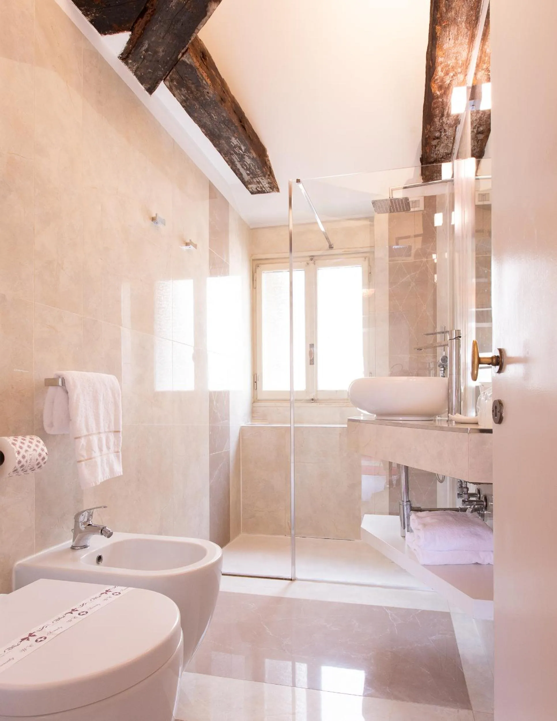 Toilet in Palazzetto Pisani Grand Canal