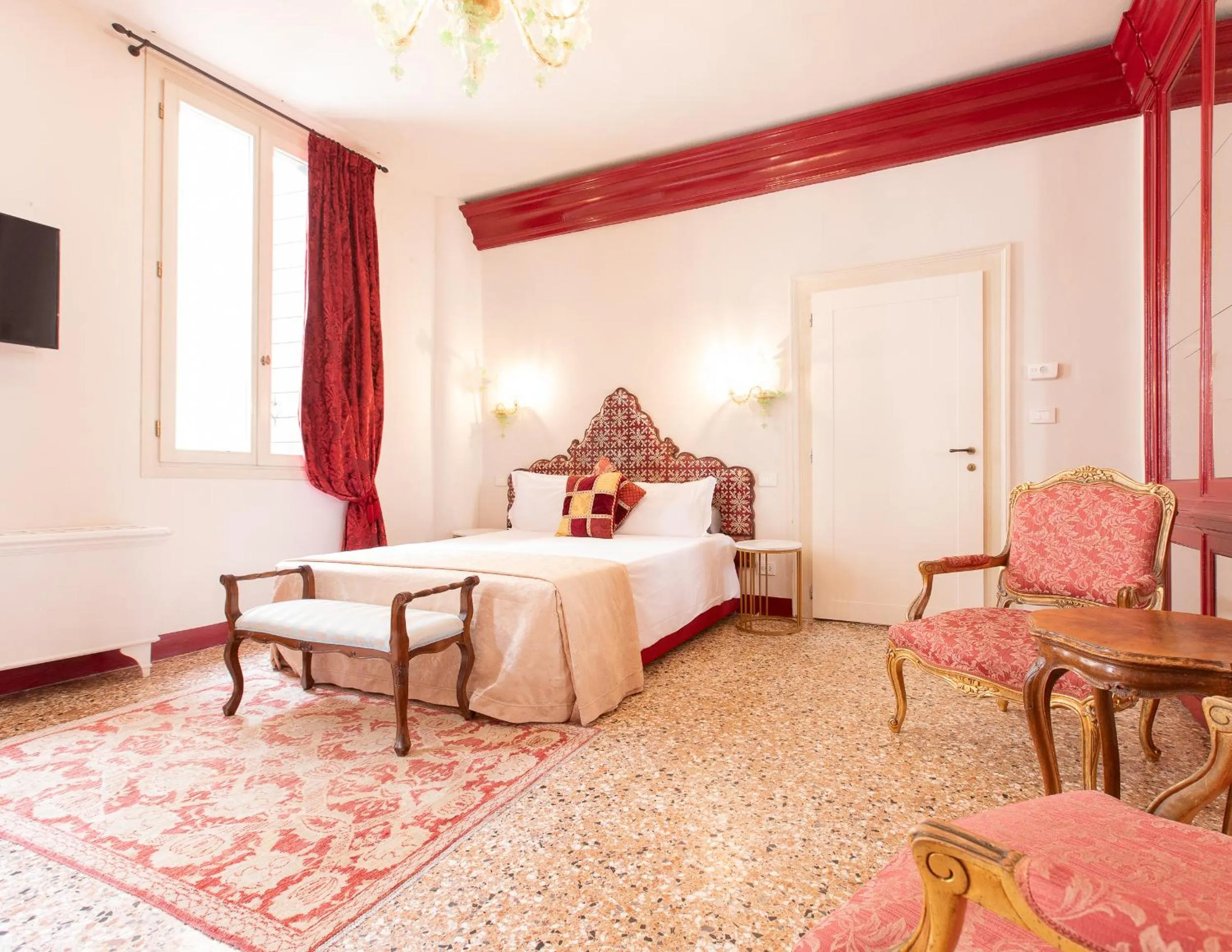 Bedroom, Bed in Palazzetto Pisani Grand Canal
