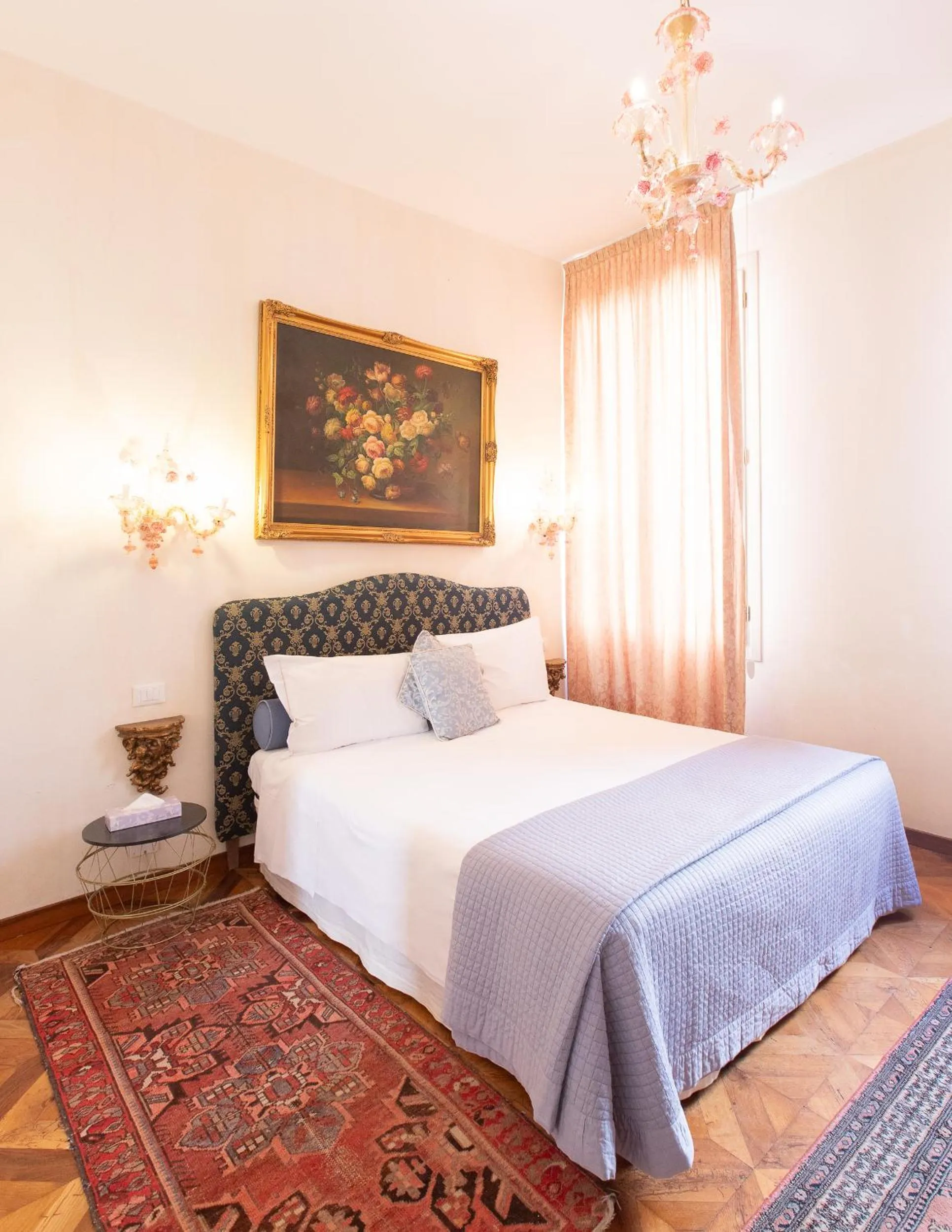 Bed in Palazzetto Pisani Grand Canal