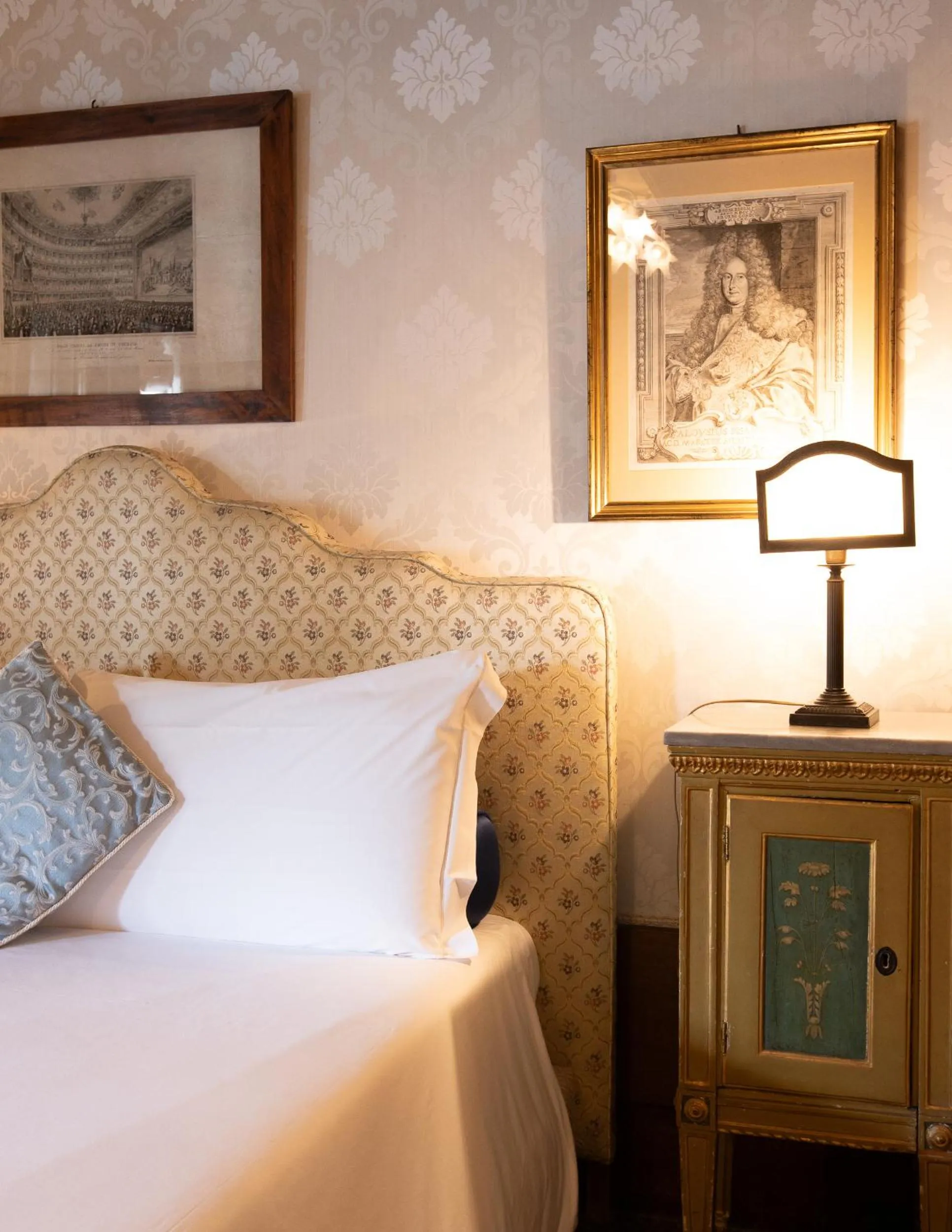 Bedroom, Bed in Palazzetto Pisani Grand Canal