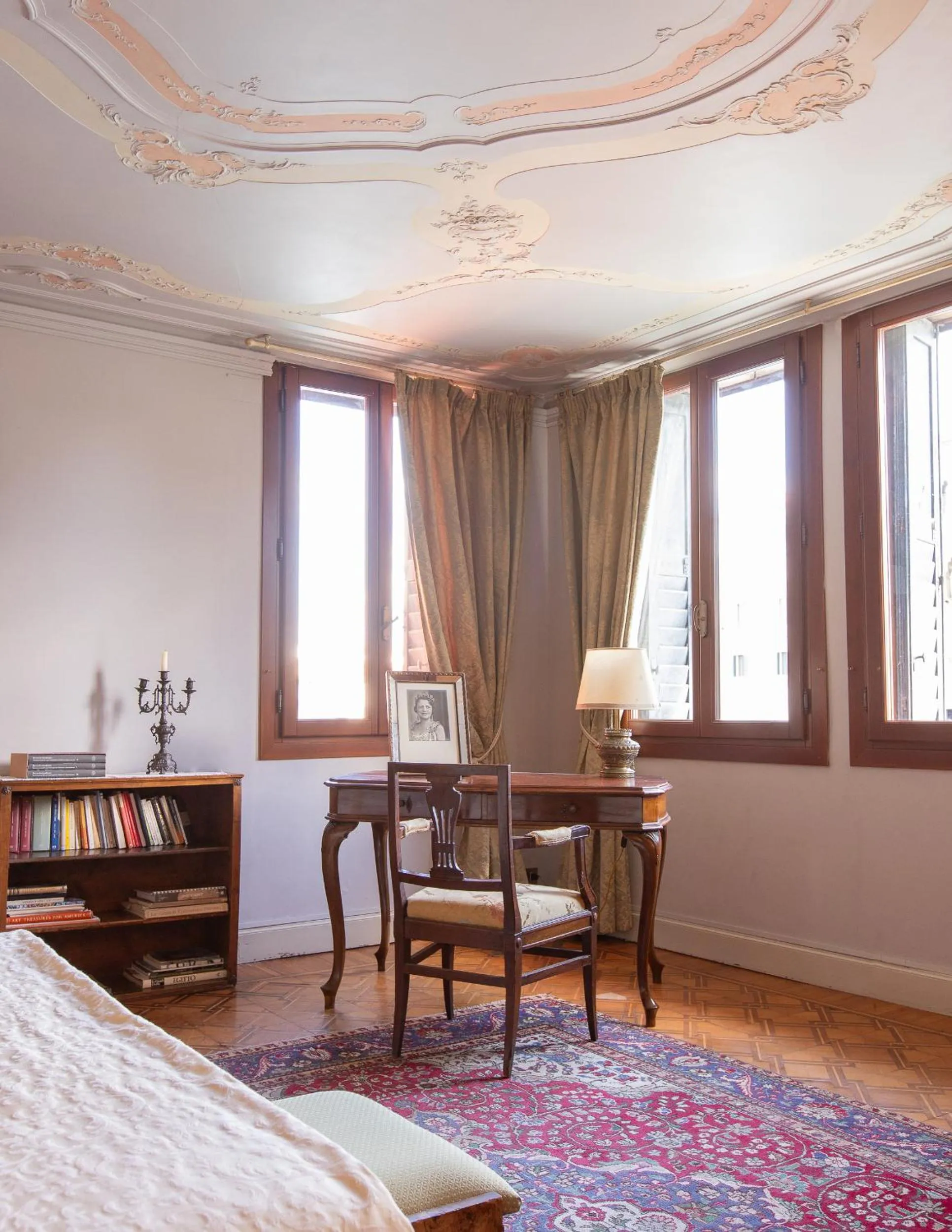 Library, Bed in Palazzetto Pisani Grand Canal