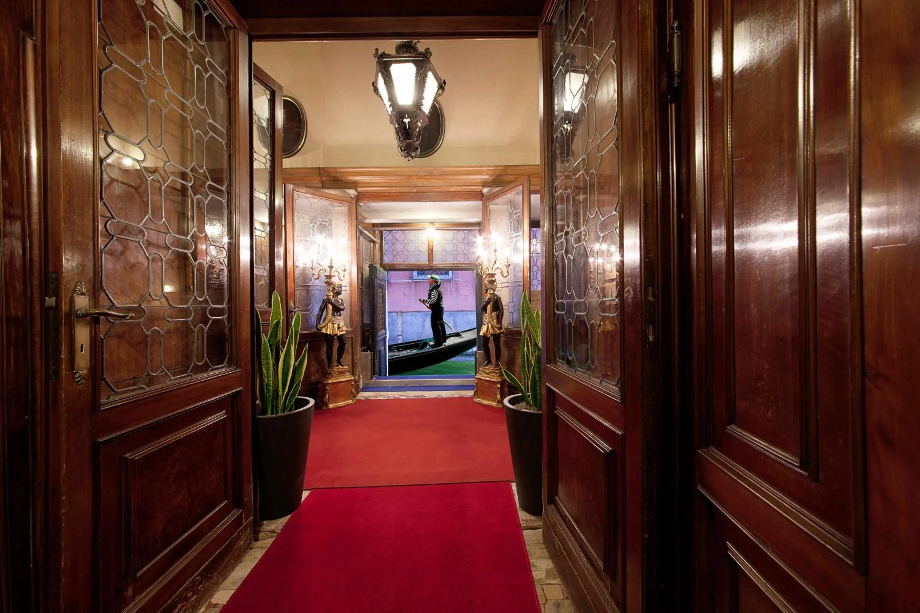 Facade/entrance in Palazzetto Pisani Grand Canal