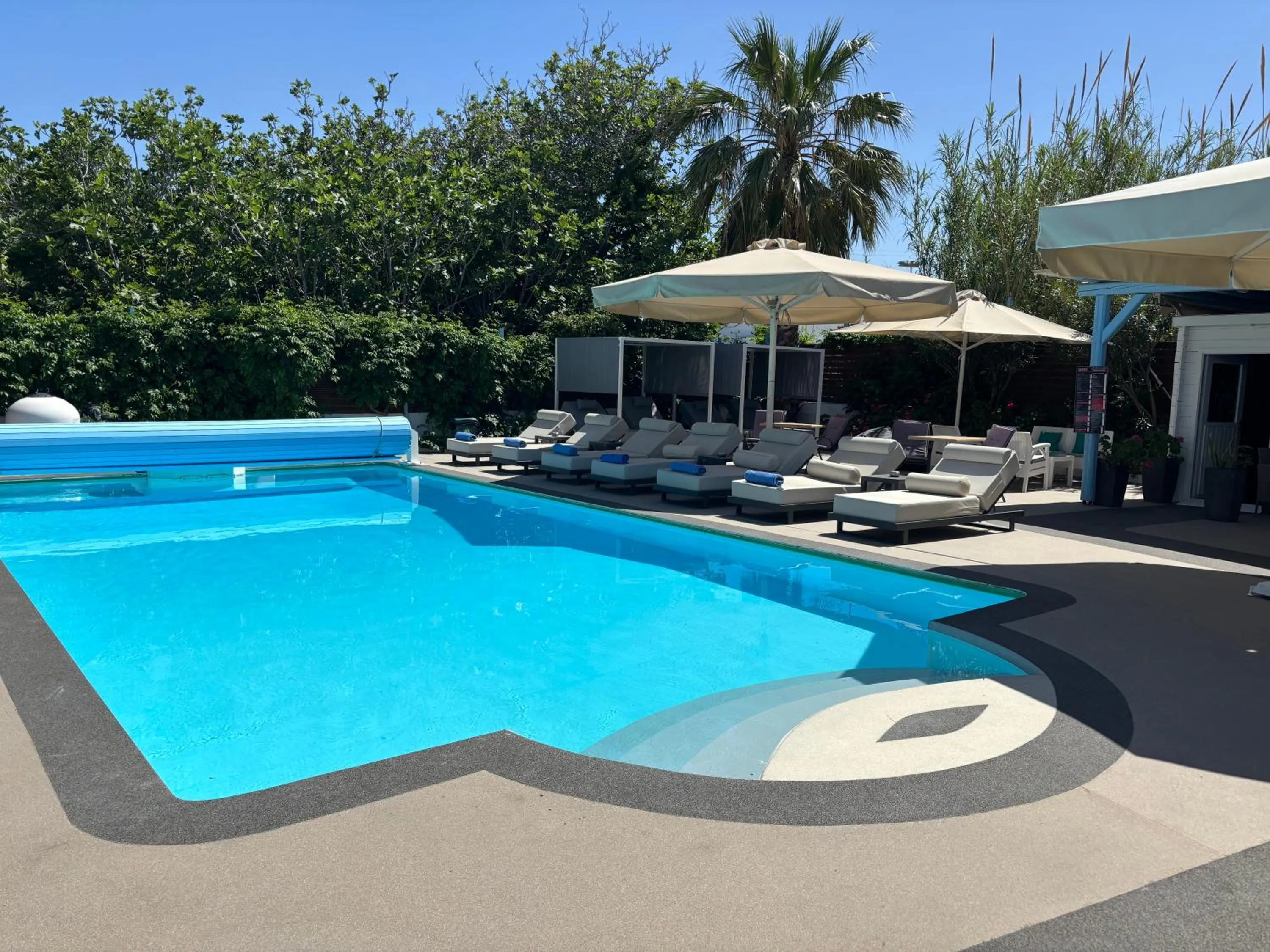 Swimming pool in Villa Katerina